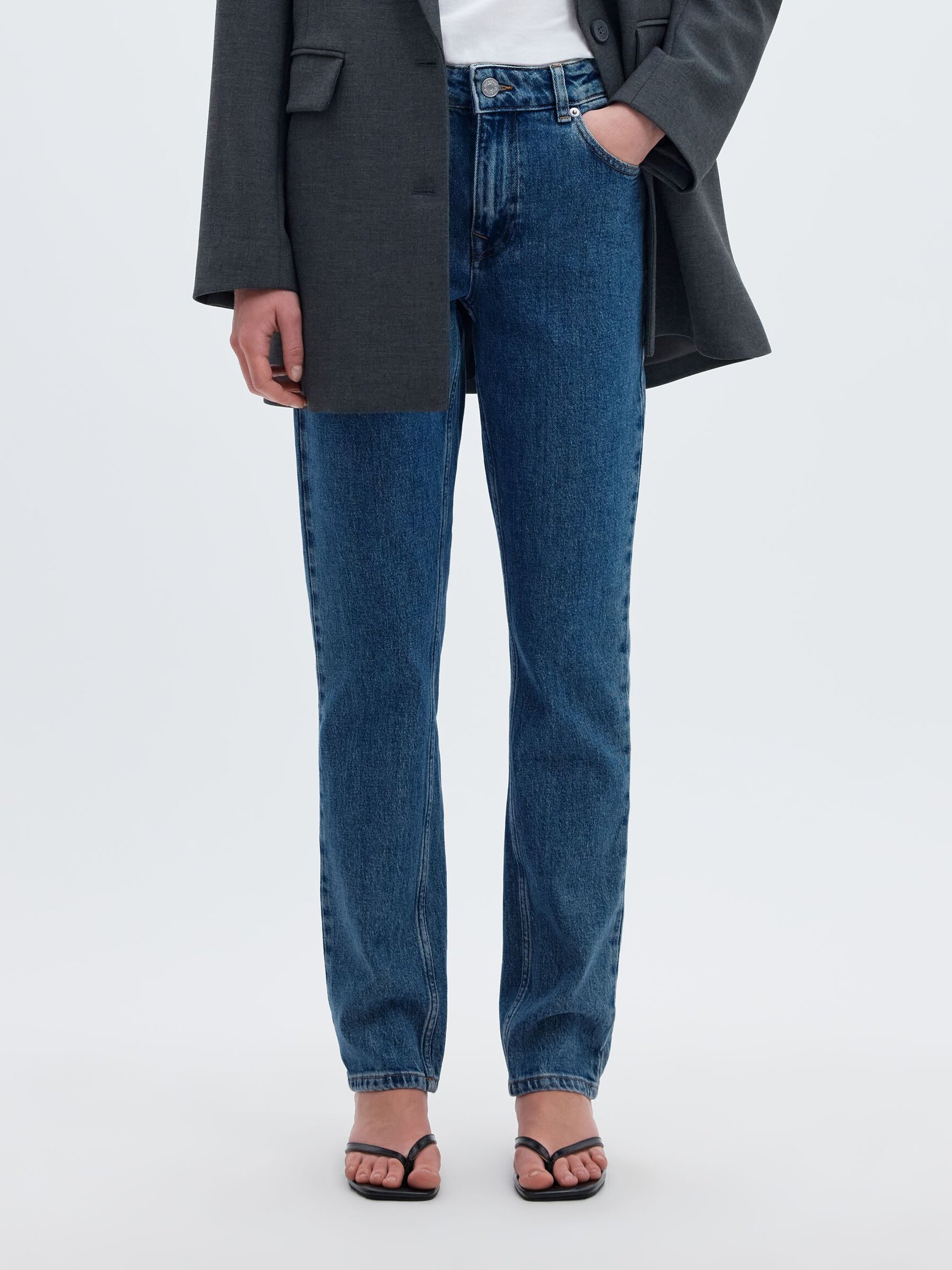 MID WAIST SLIM TAPERED-FIT JEANS
