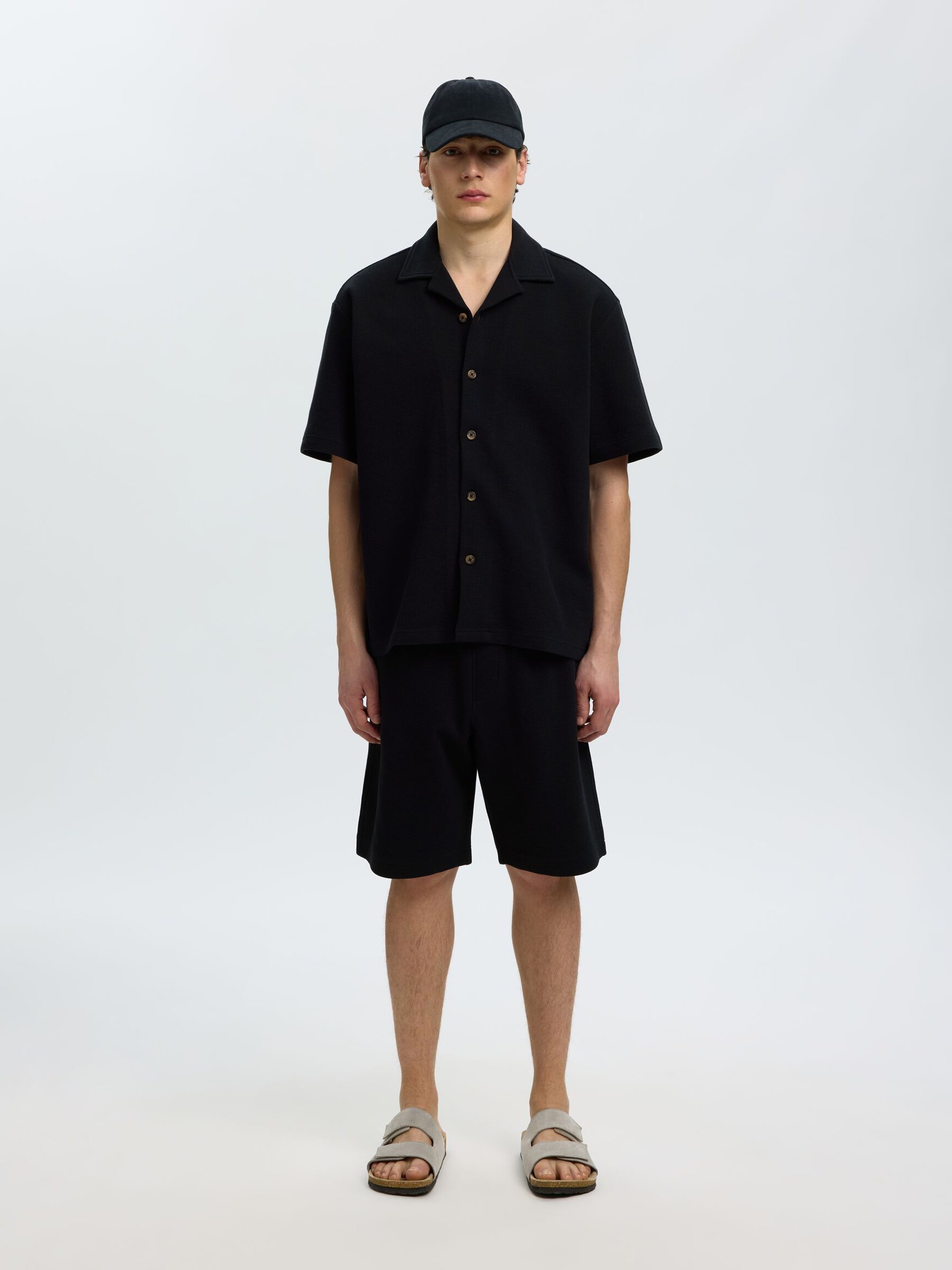 AVSLAPPNAD PASSFORM ÖVERSKJORTA