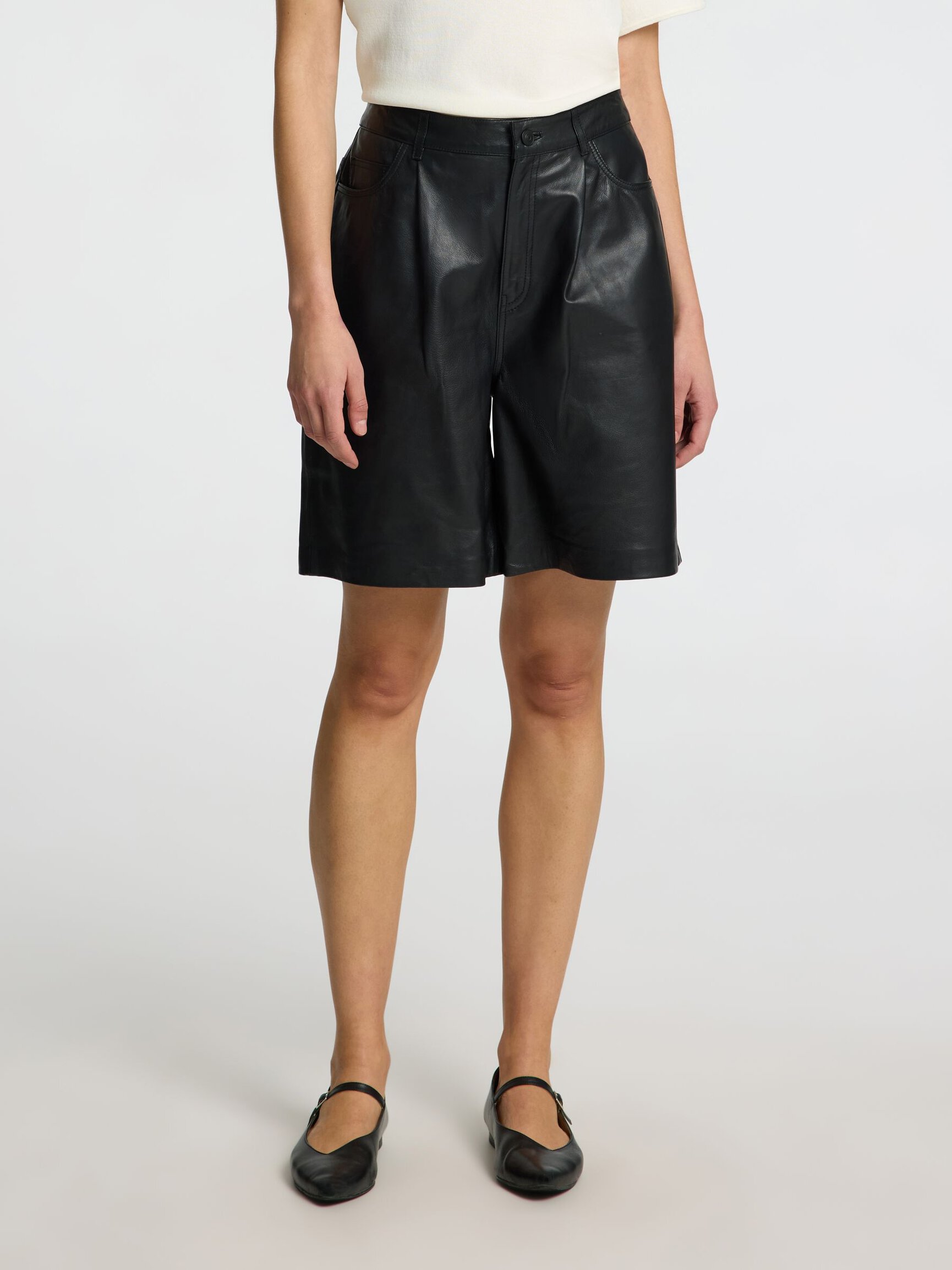 HIGH WAISTED LEATHER SHORTS