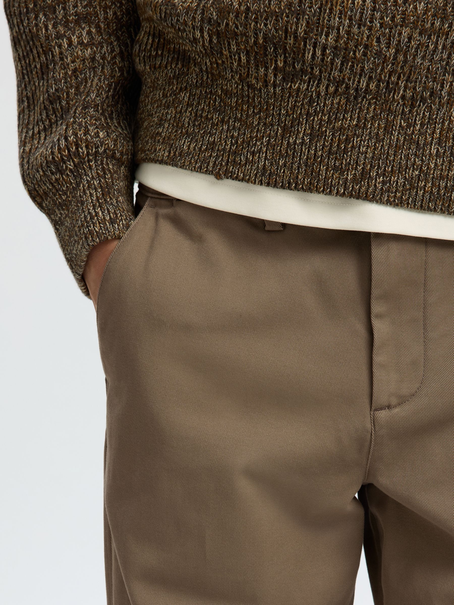 STRAIGHT FIT CHINOS
