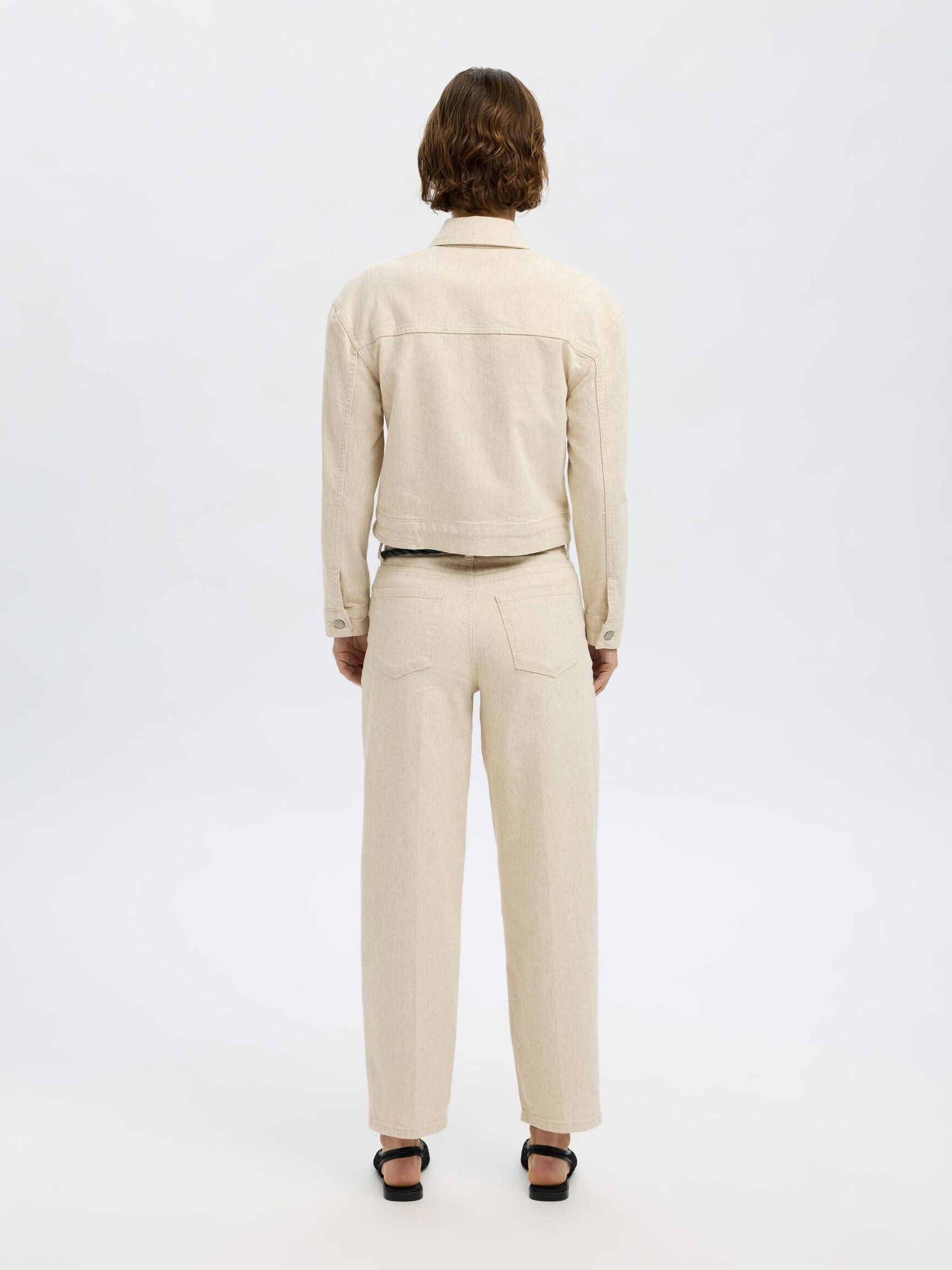 JEANSY O KROJU BARREL