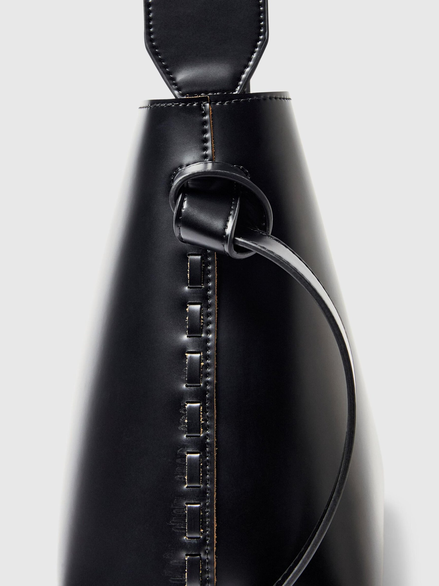 MEDIUM LEATHER BAG