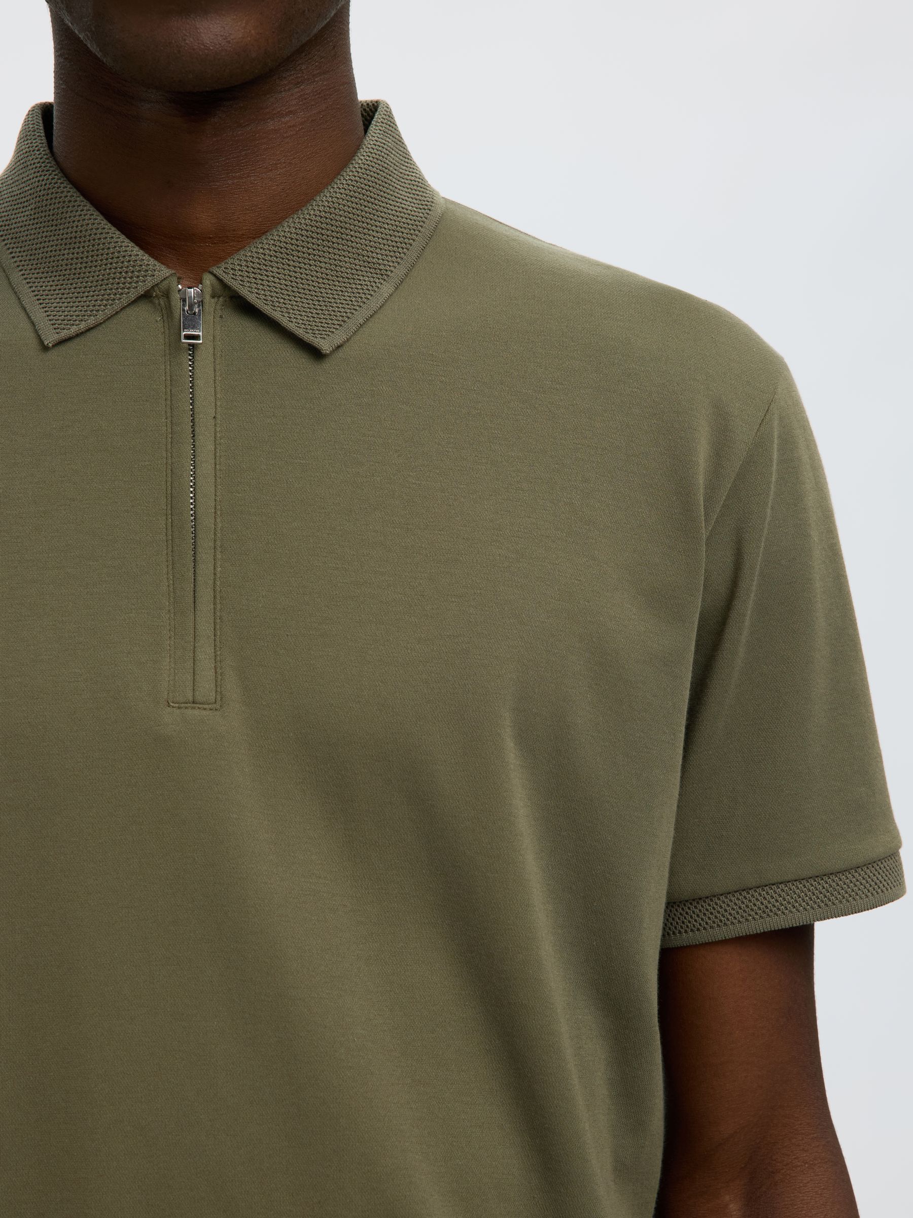 KORTÆRMET LYNLÅS STRIKKET POLOSHIRT