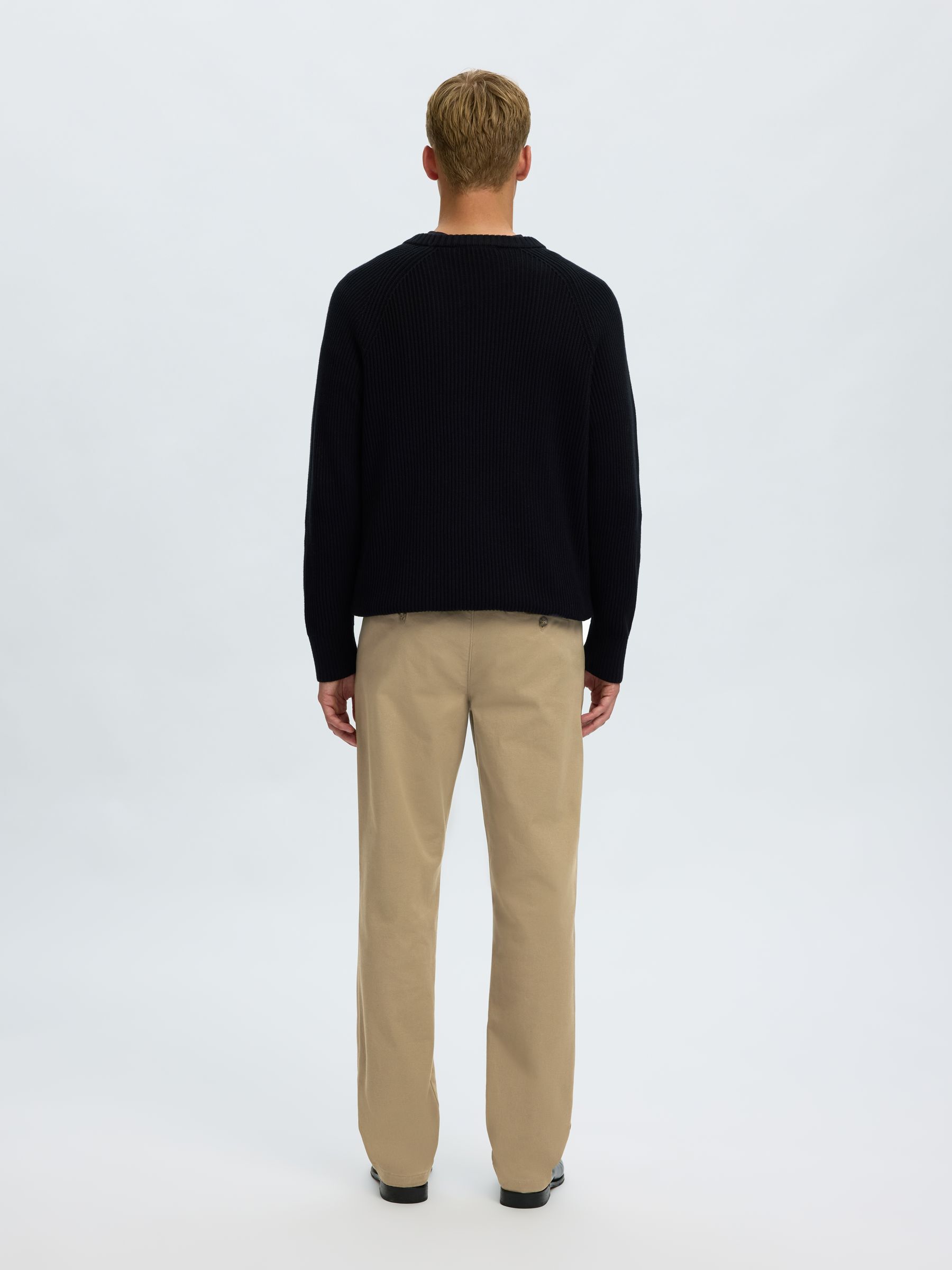 STRAIGHT FIT CHINOS