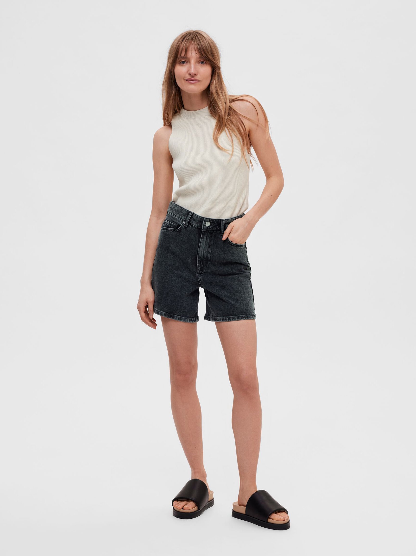 SLEEVELESS KNITTED TOP