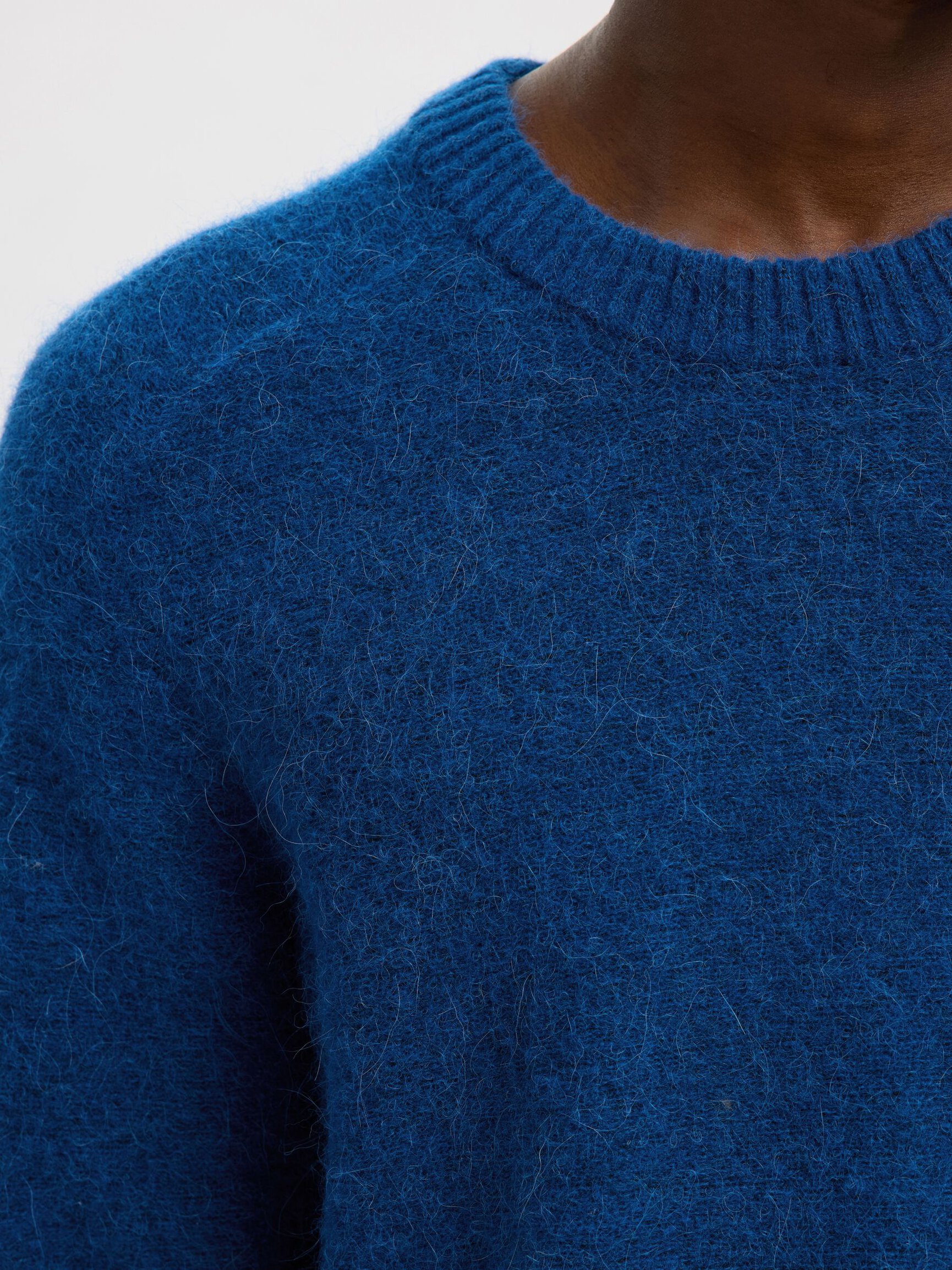 LONG-SLEEVED KNITTED JUMPER
