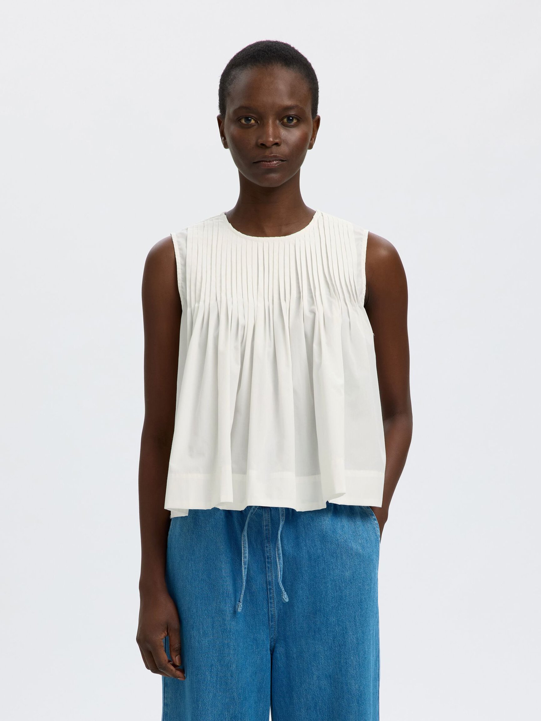PLEATED SLEEVELESS TOP
