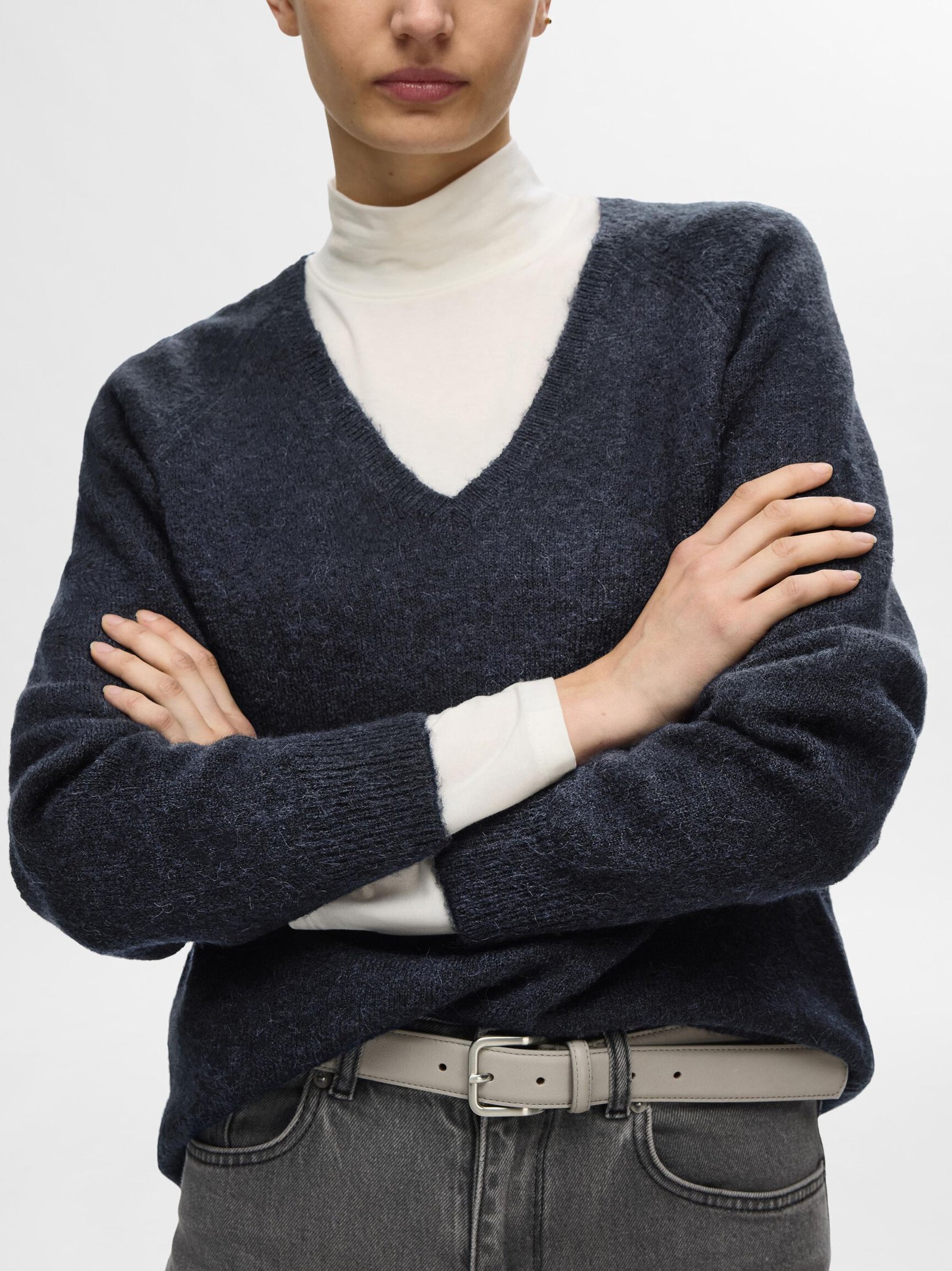 WOOL BLEND V NECK PULLOVER