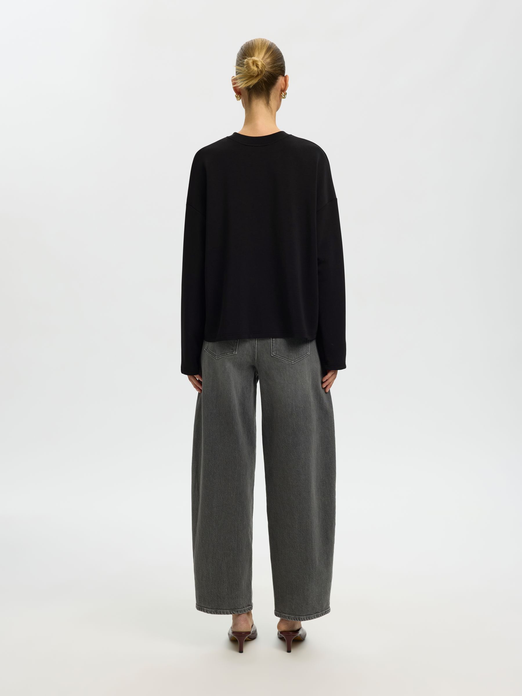 OVERSIZED TOP MET LANGE MOUWEN