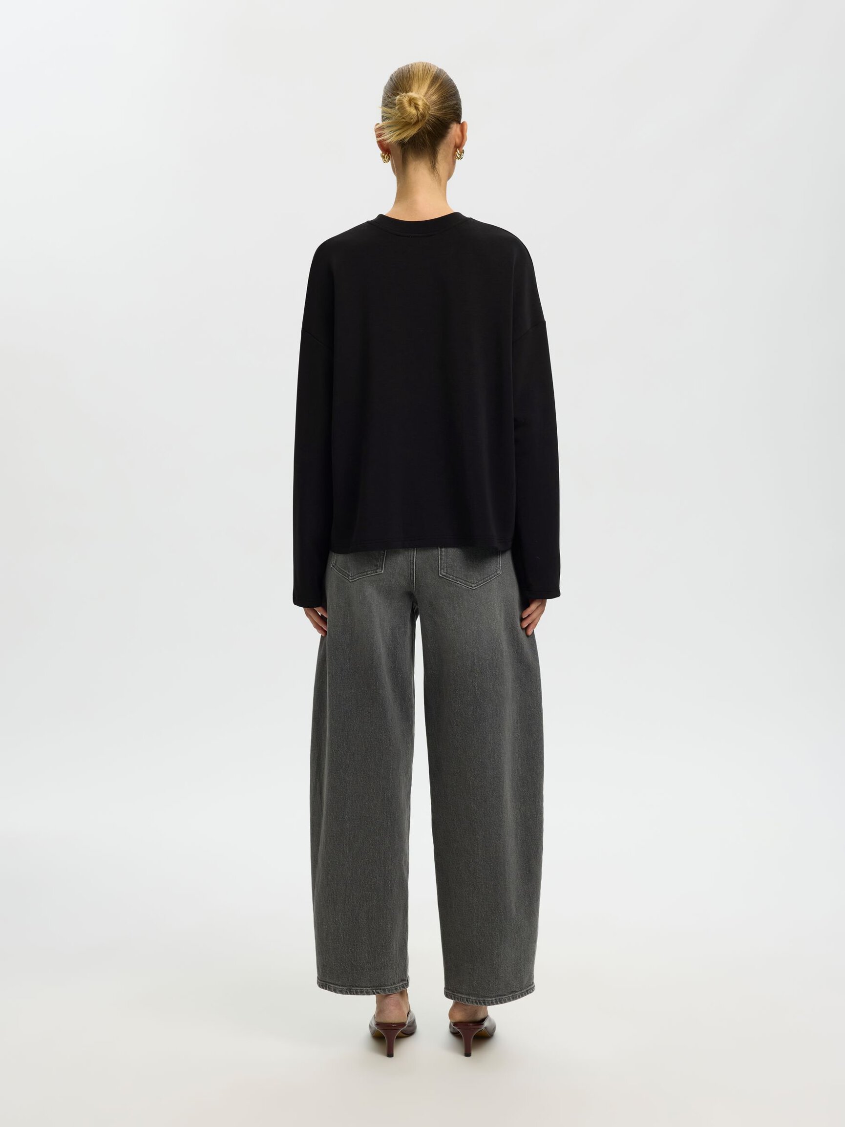 OVERSIZED TOP MET LANGE MOUWEN