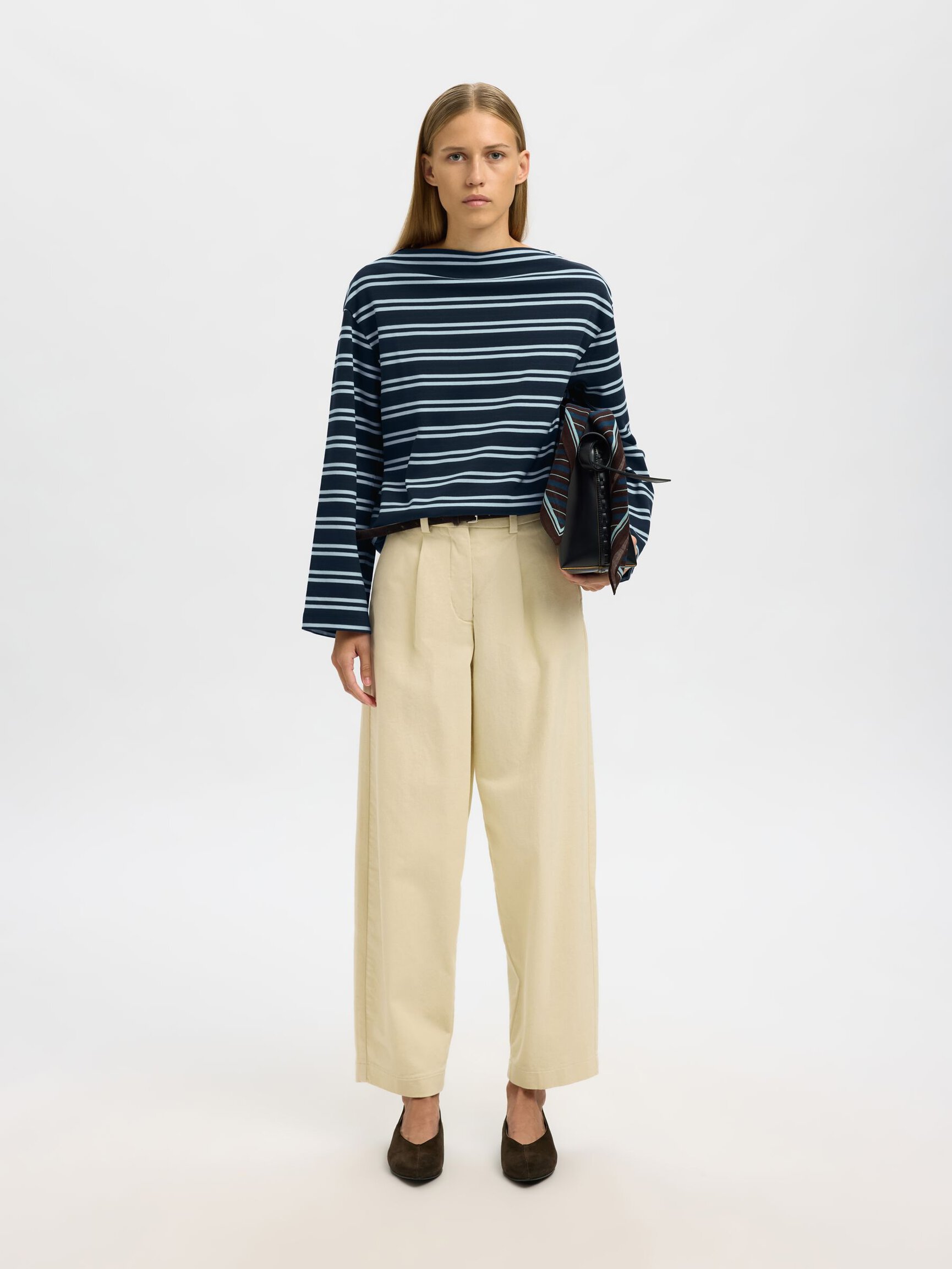 BOOTHALS TOP MET LANGE MOUWEN