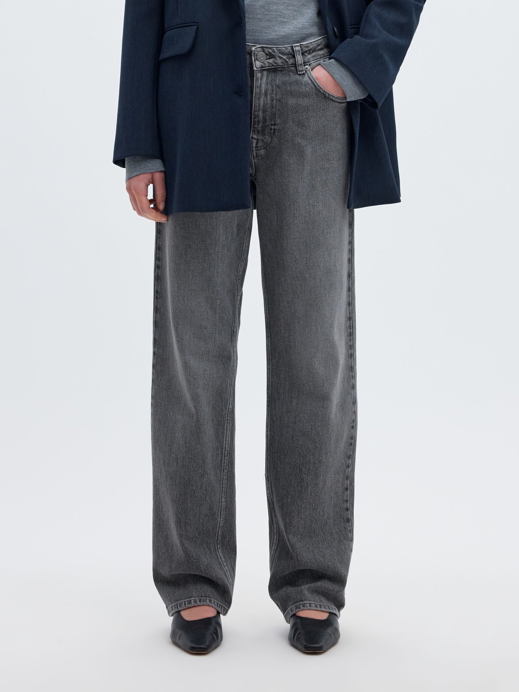 MID WAIST STRAIGHT FIT JEANS