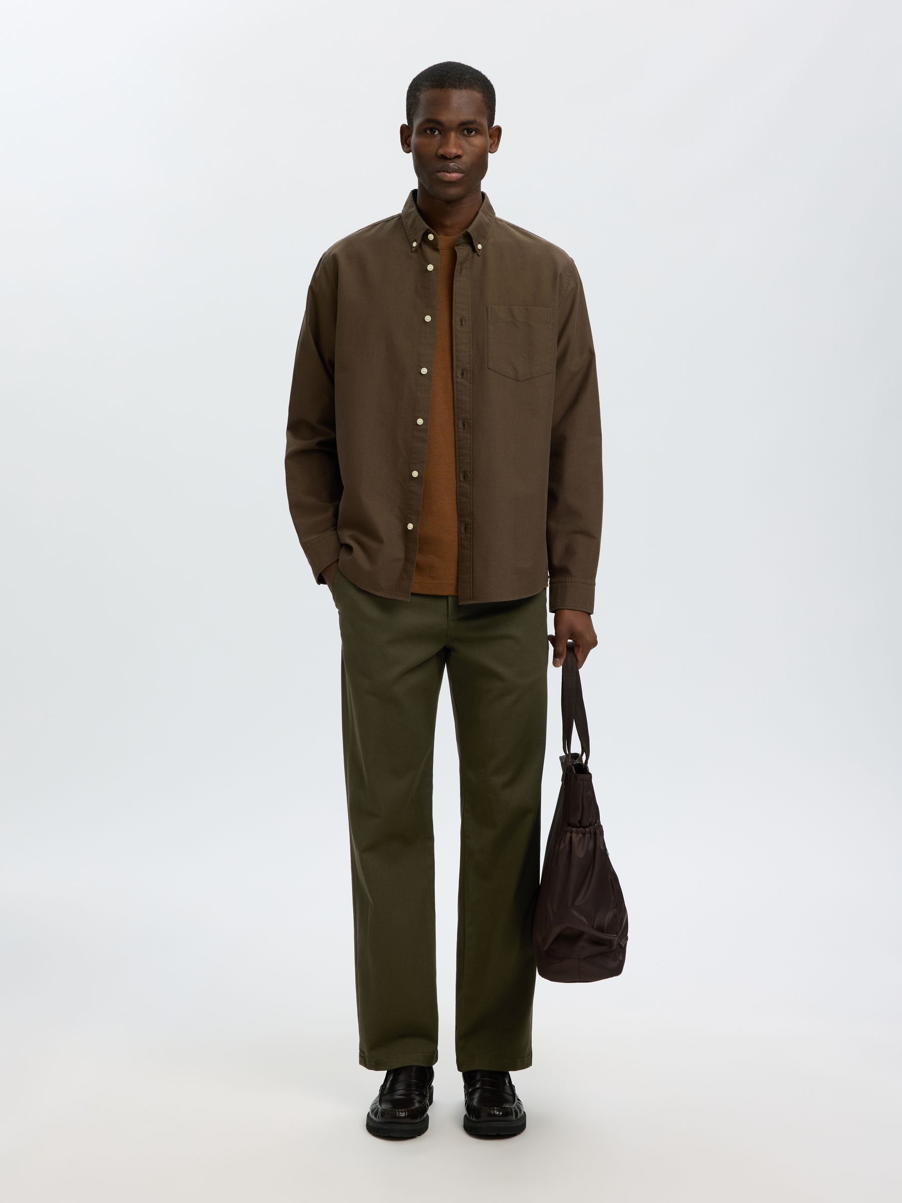 STRAIGHT FIT CHINOS