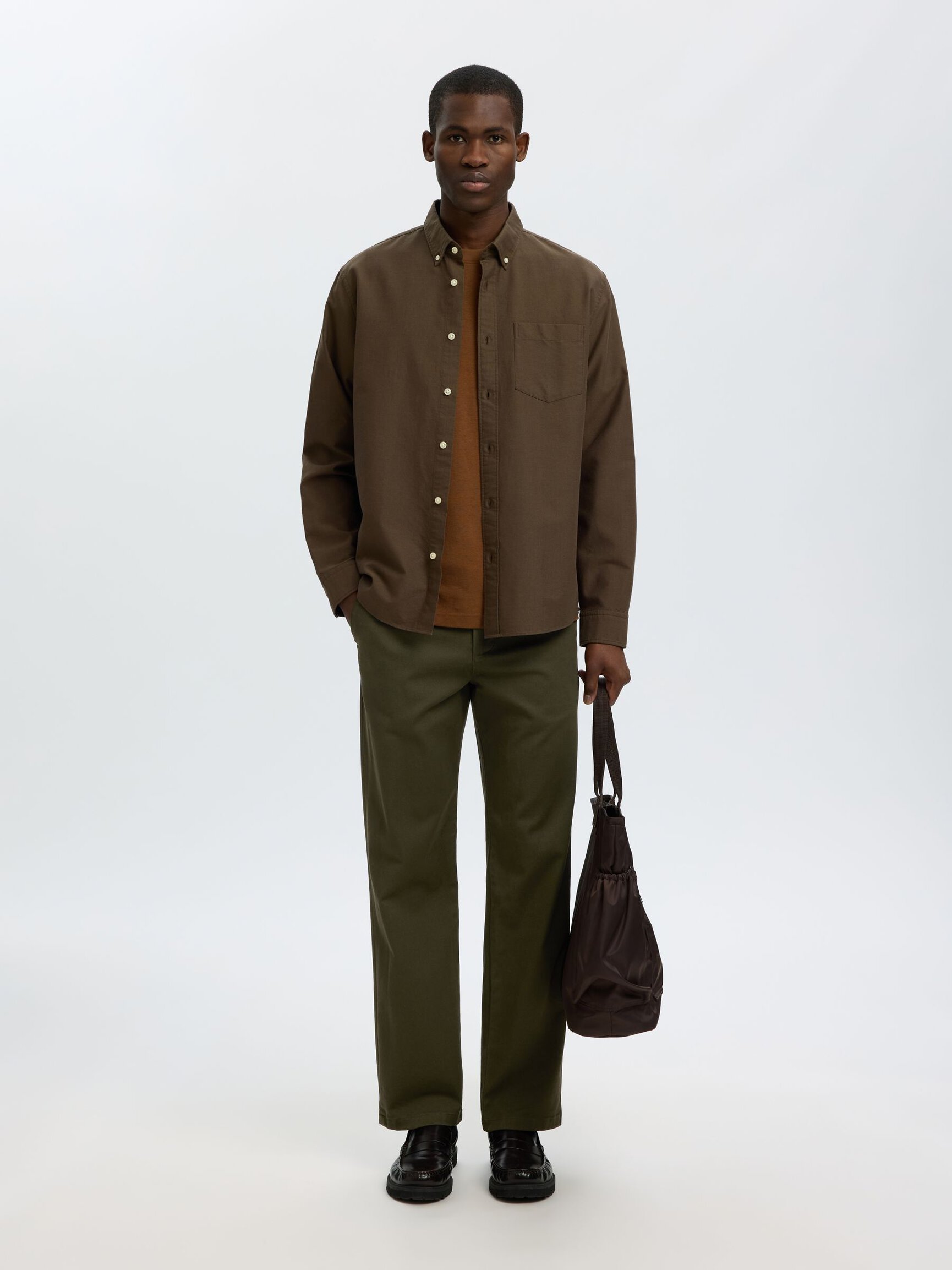 STRAIGHT FIT CHINOS