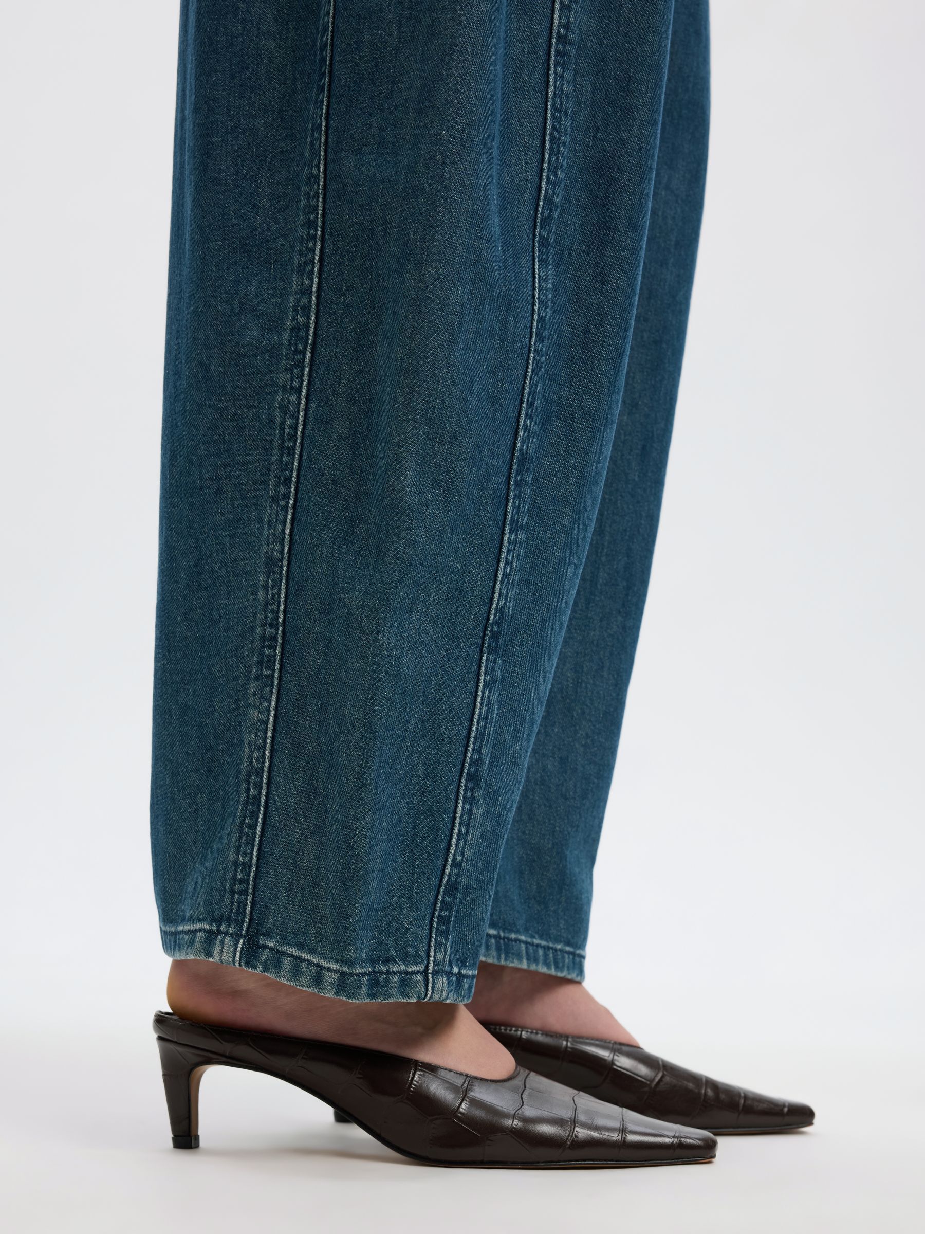 BARREL FIT JEANS