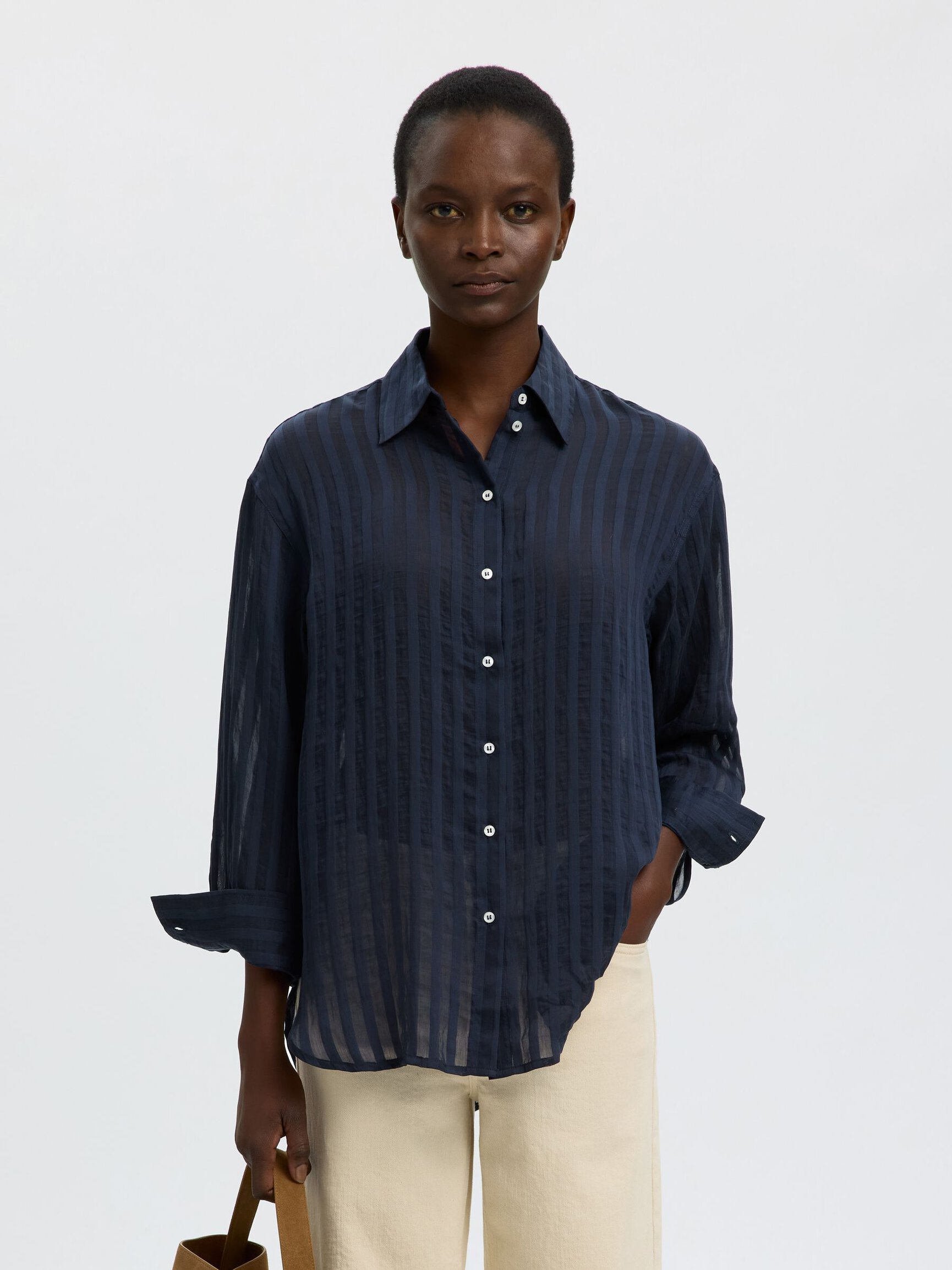 OVERSIZED FIT OVERHEMD MET LANGE MOUWEN