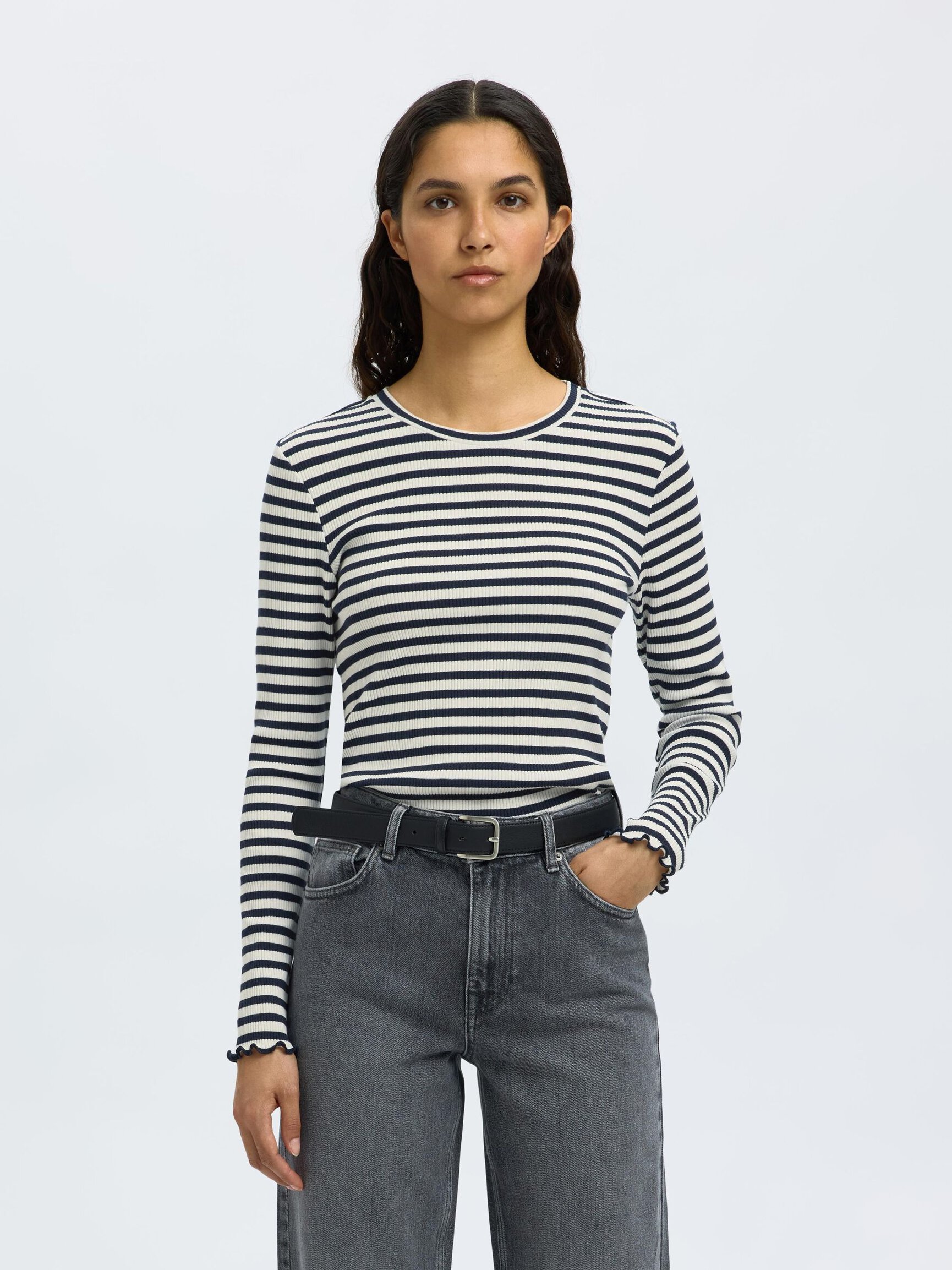 STRIPED LONG-SLEEVED T-SHIRT
