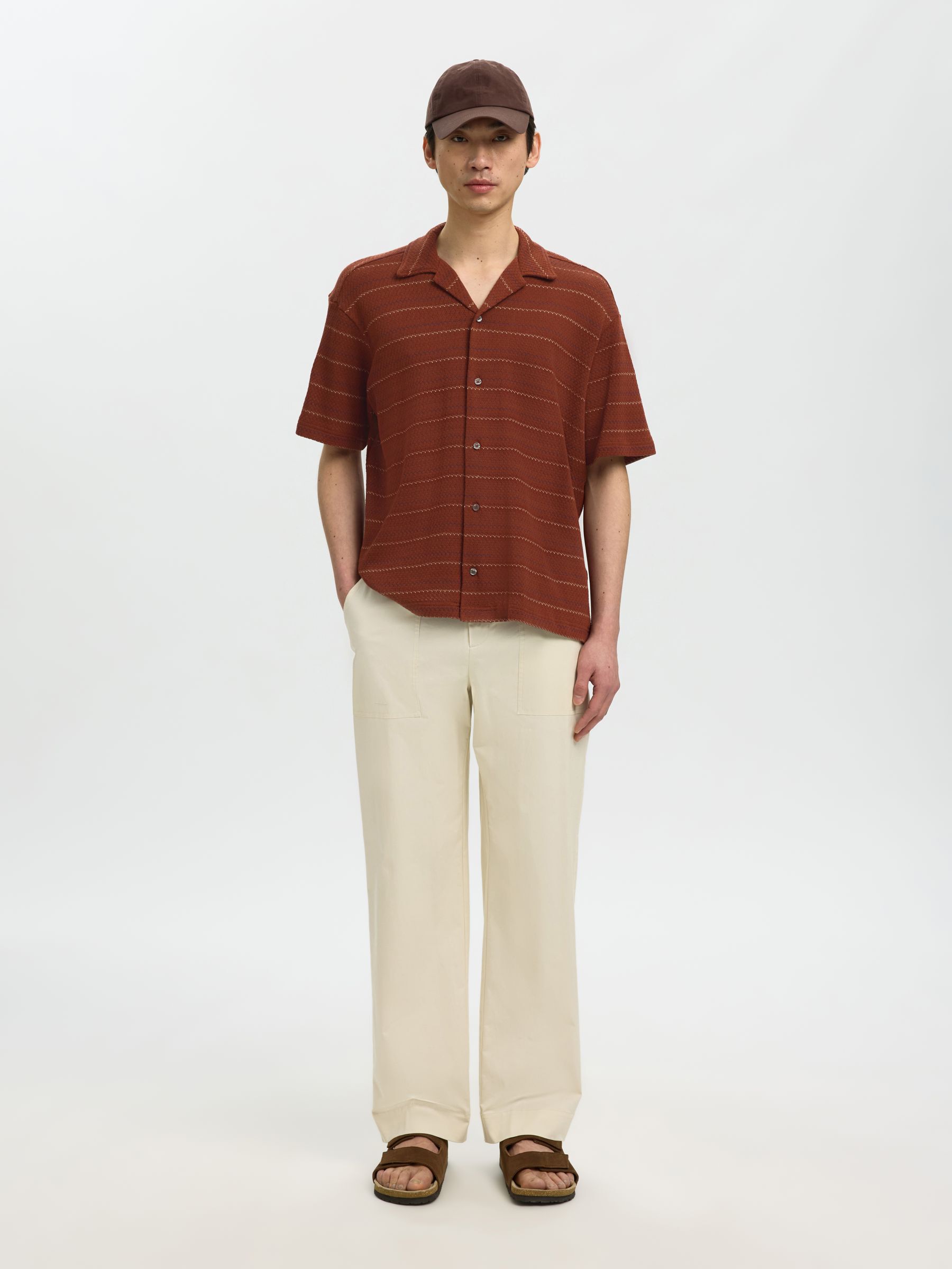 REGULAR FIT SHORT SLEEVED SHIRT