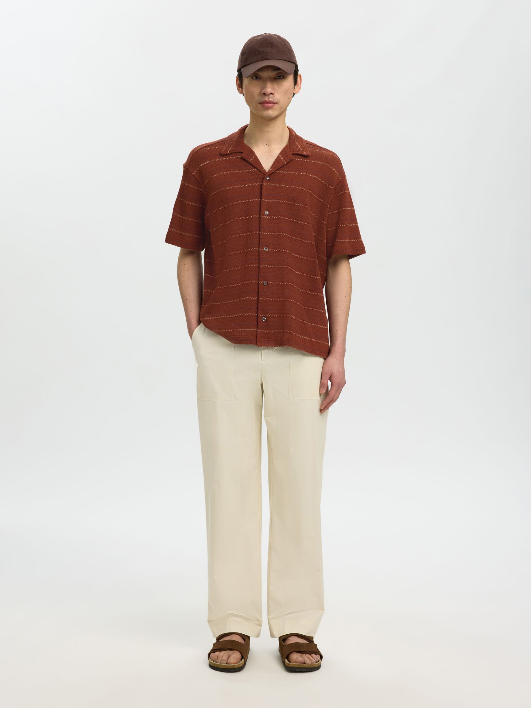 REGULAR FIT SHORT SLEEVED SHIRT
