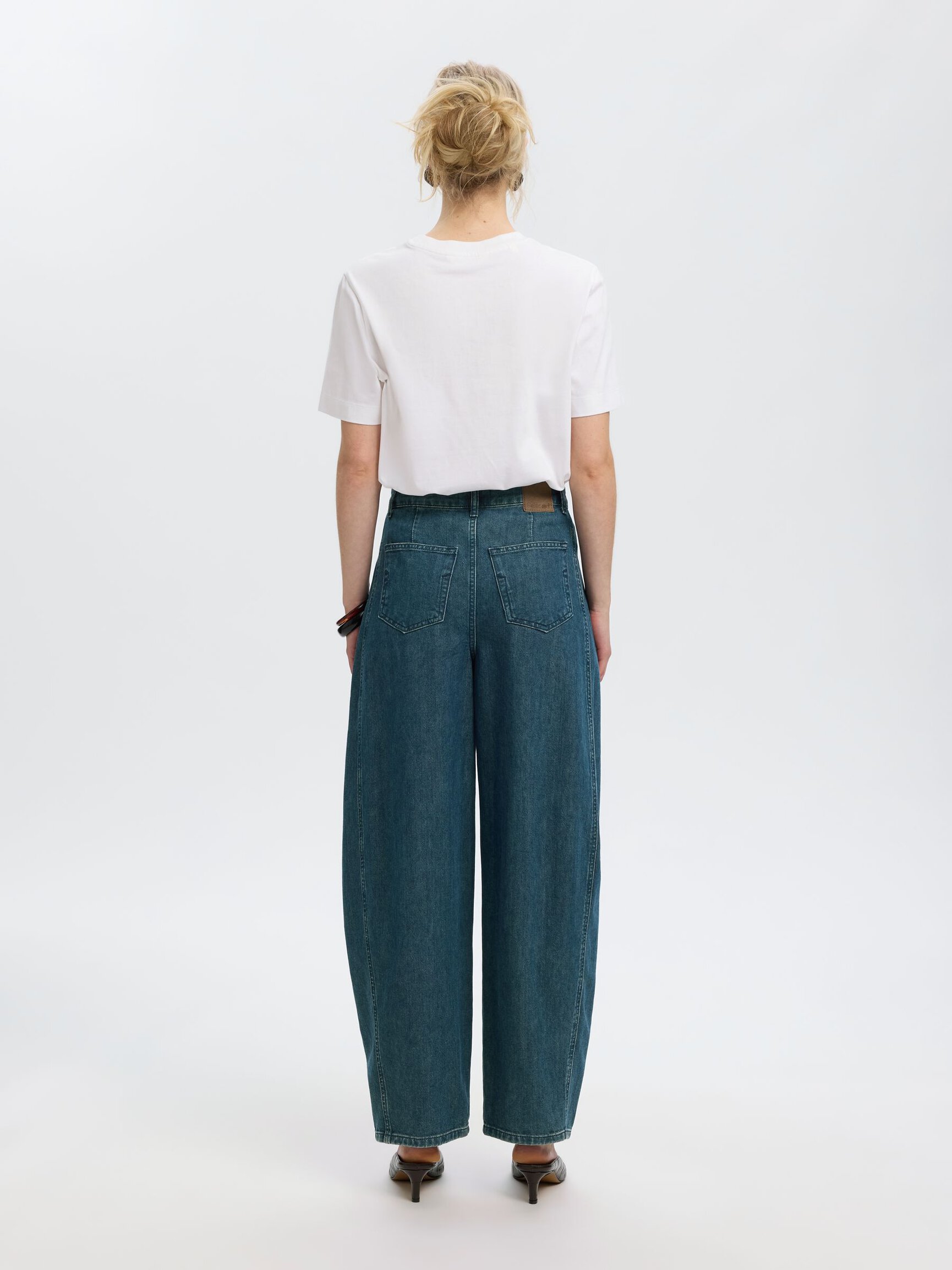 BARREL FIT JEANS
