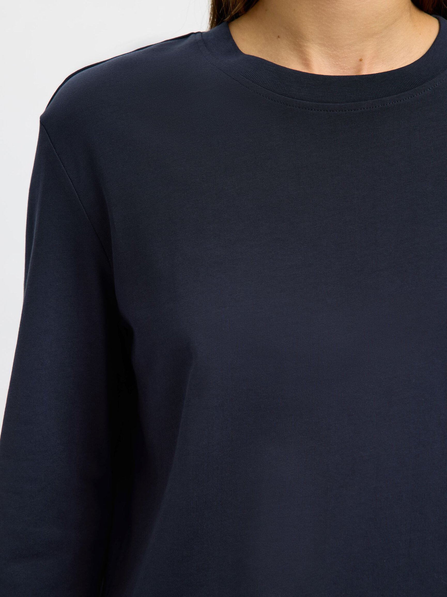 LONG-SLEEVED BOXY T-SHIRT