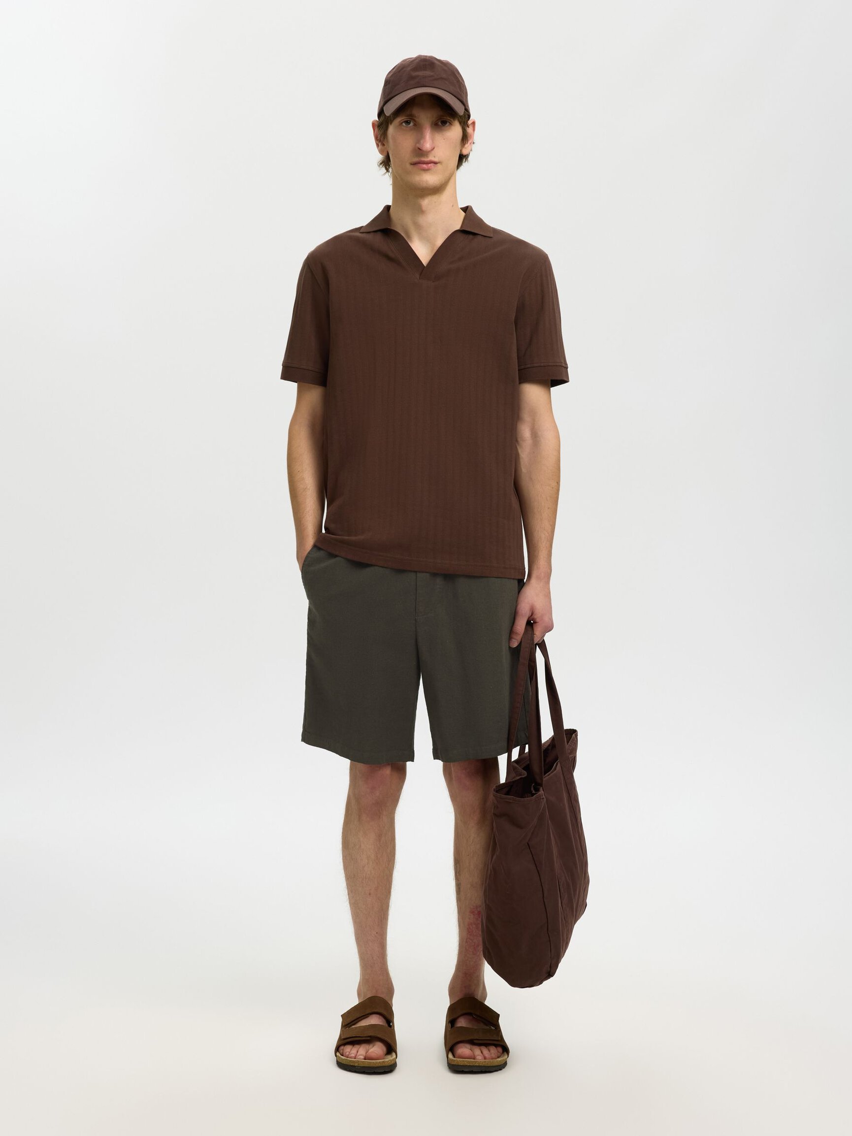 REGULAR FIT SHORTS
