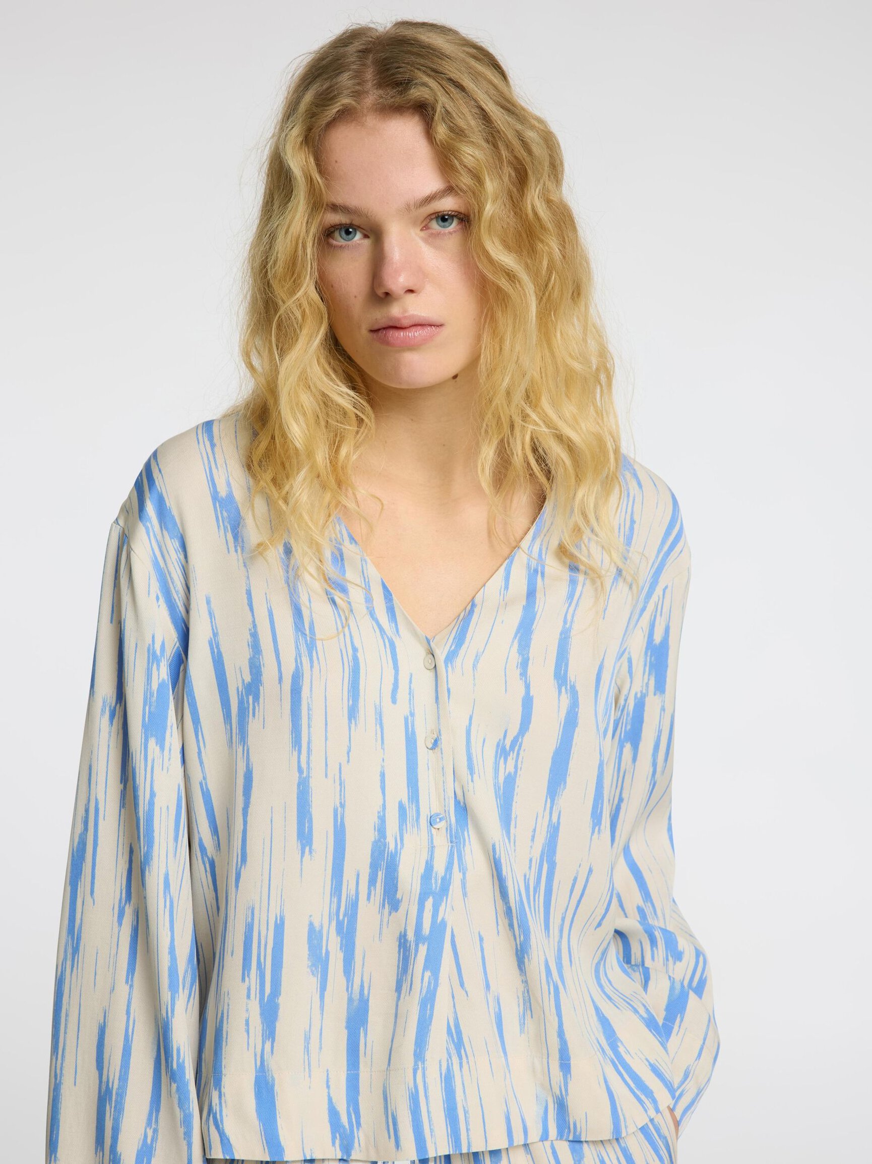 PRINTED VISCOSE LONG SLEEVED TOP
