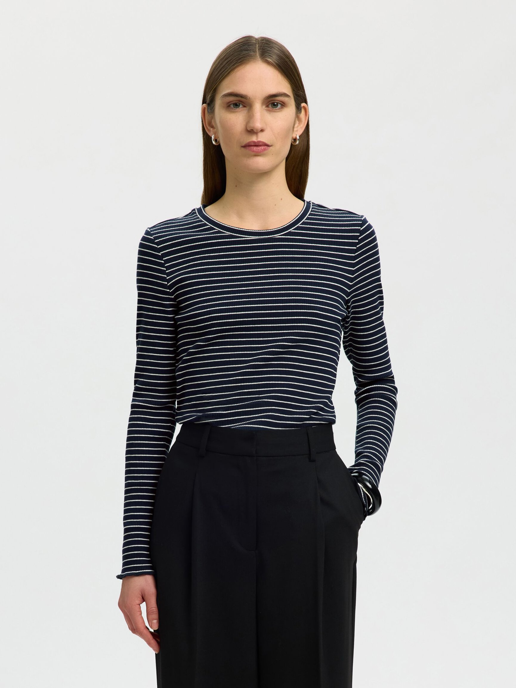 STRIPED LONG-SLEEVED T-SHIRT