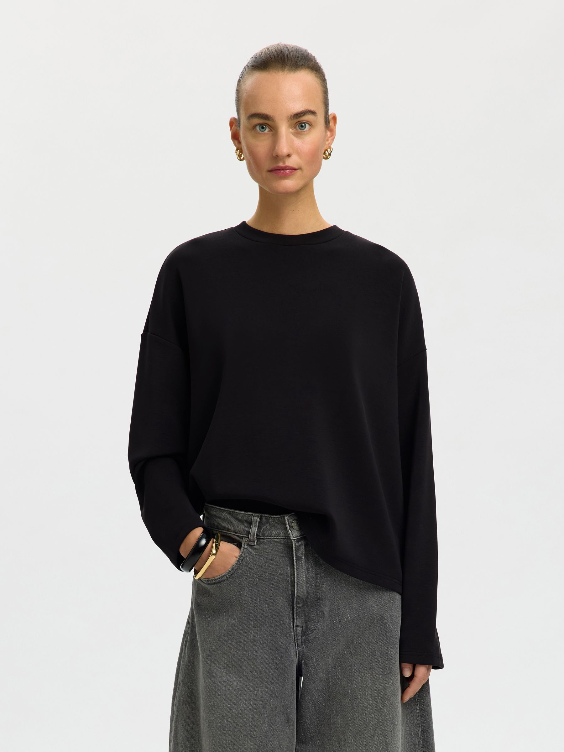 OVERSIZED TOP MET LANGE MOUWEN