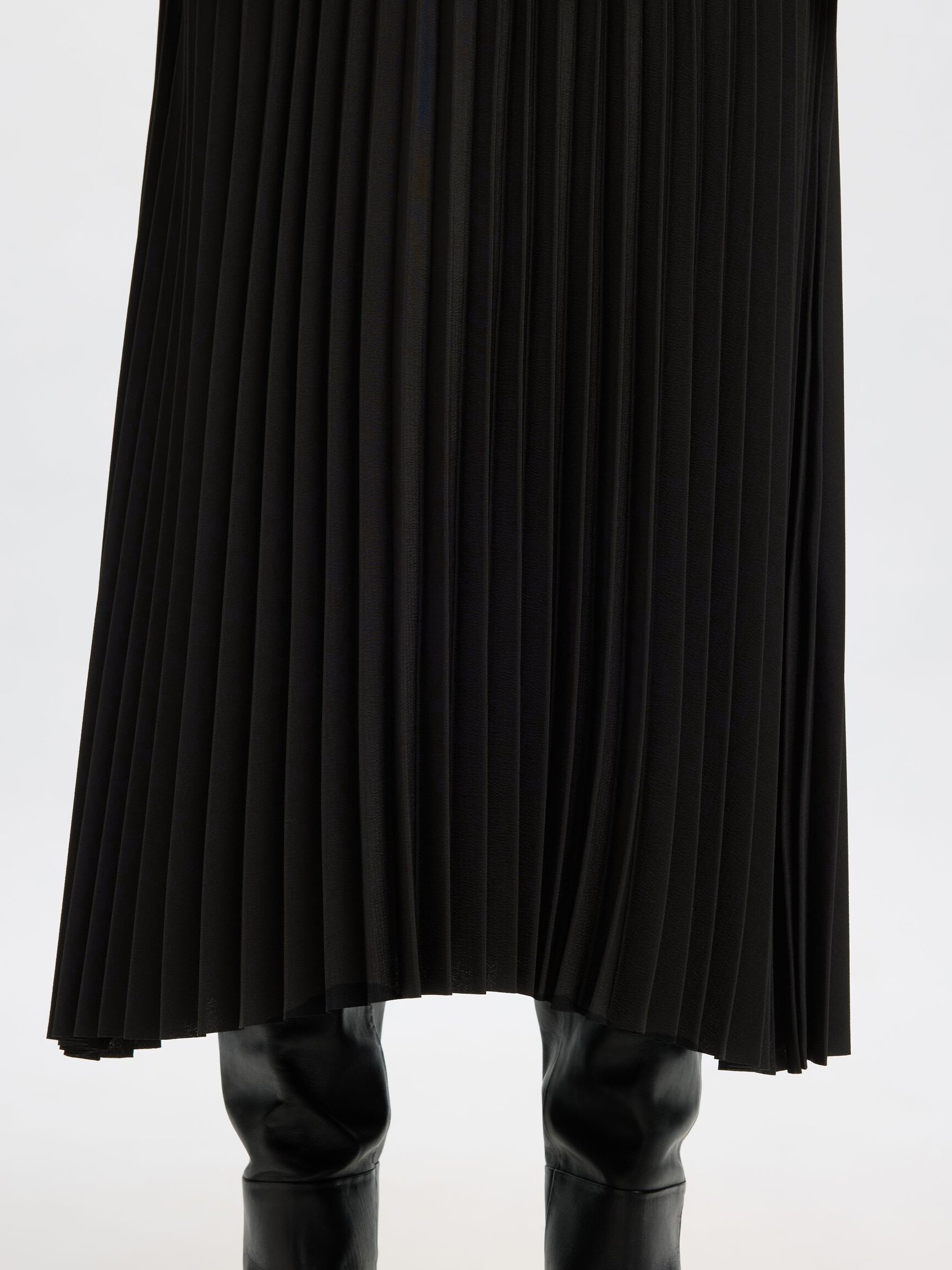 PLEATED MIDI SKIRT