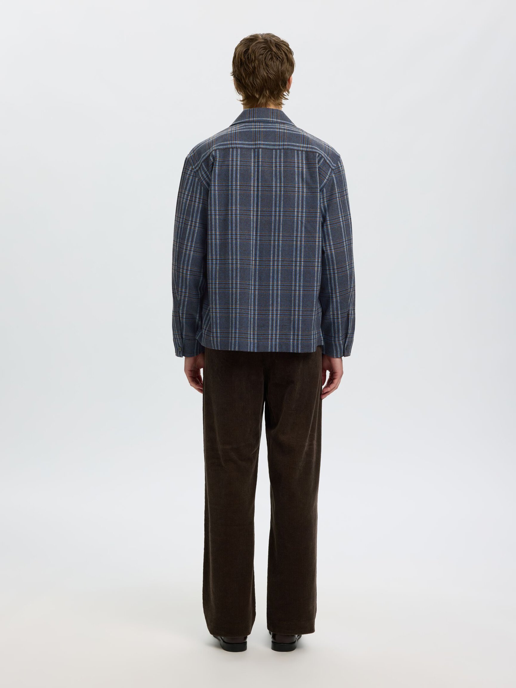 A CUADROS SOBRECAMISA