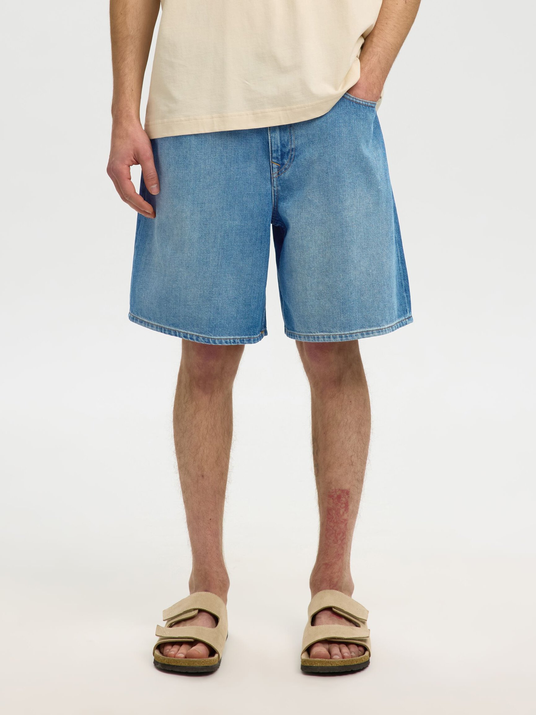LOOSE FIT DENIM SHORTS