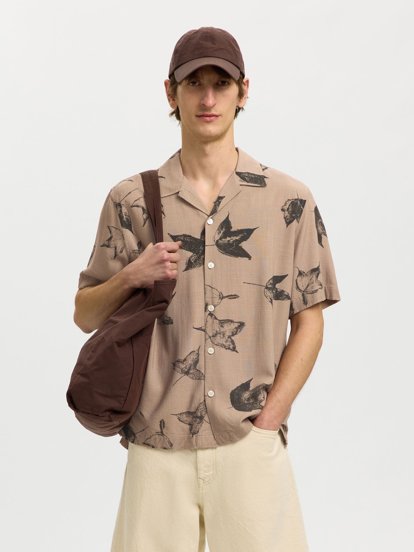 REGULAR FIT SHORT SLEEVED SHIRT