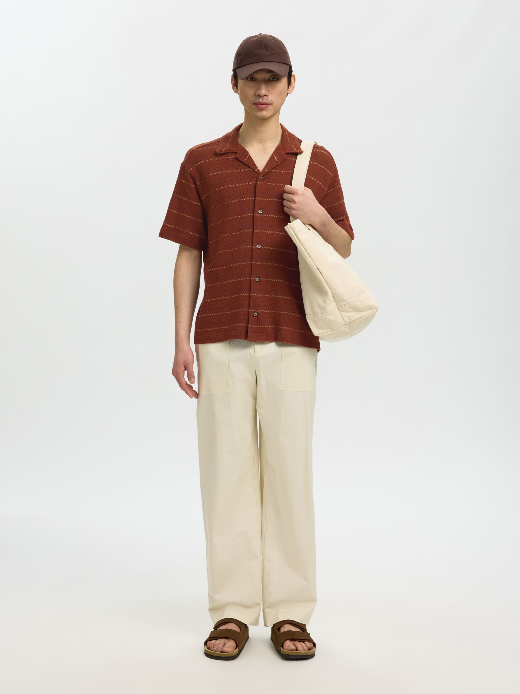 REGULAR FIT SHORT SLEEVED SHIRT
