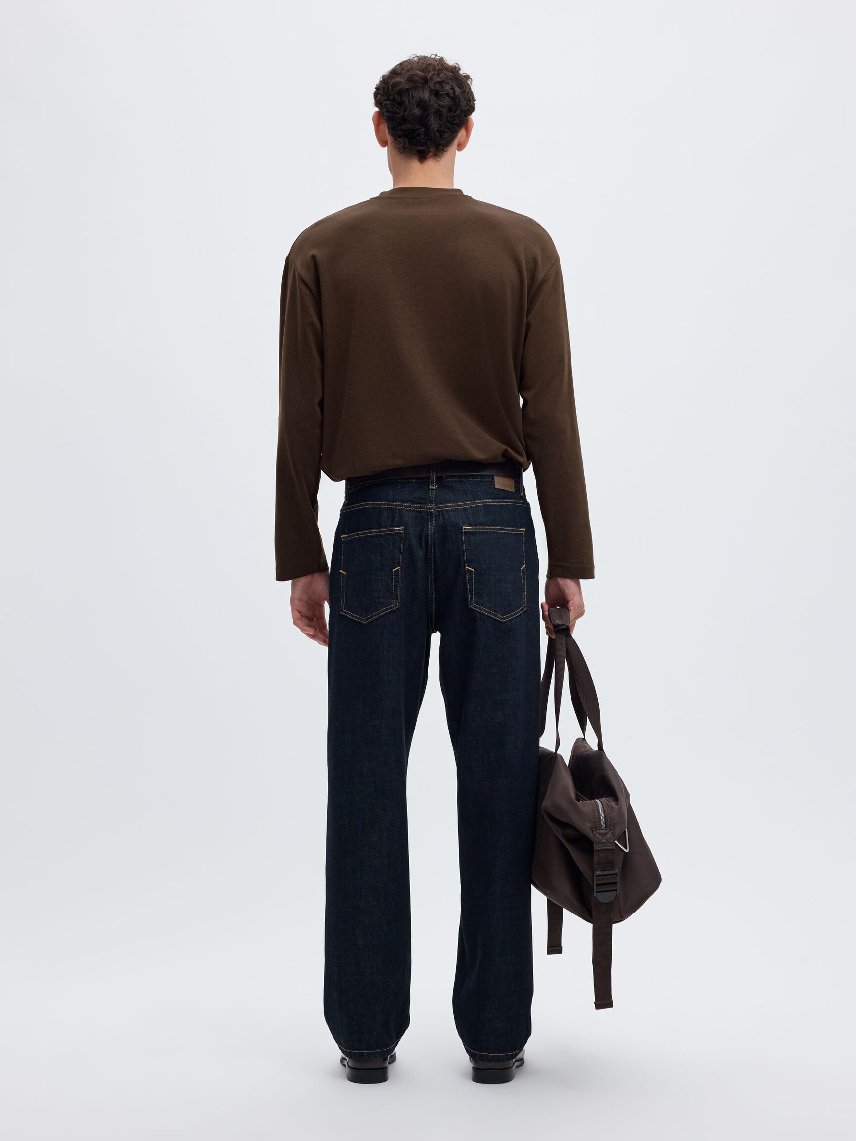 LOOSE FIT T-SHIRT MET LANGE MOUWEN