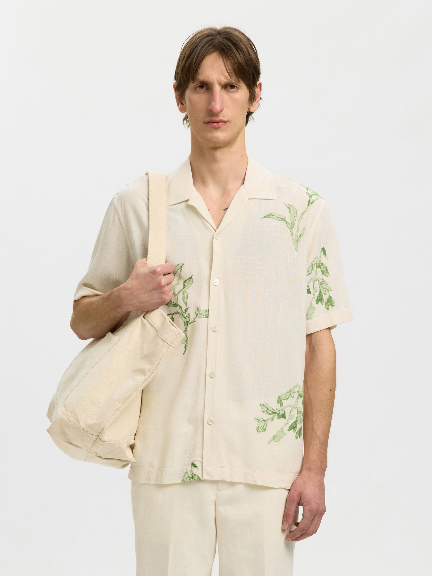 REGULAR FIT SHORT SLEEVED SHIRT