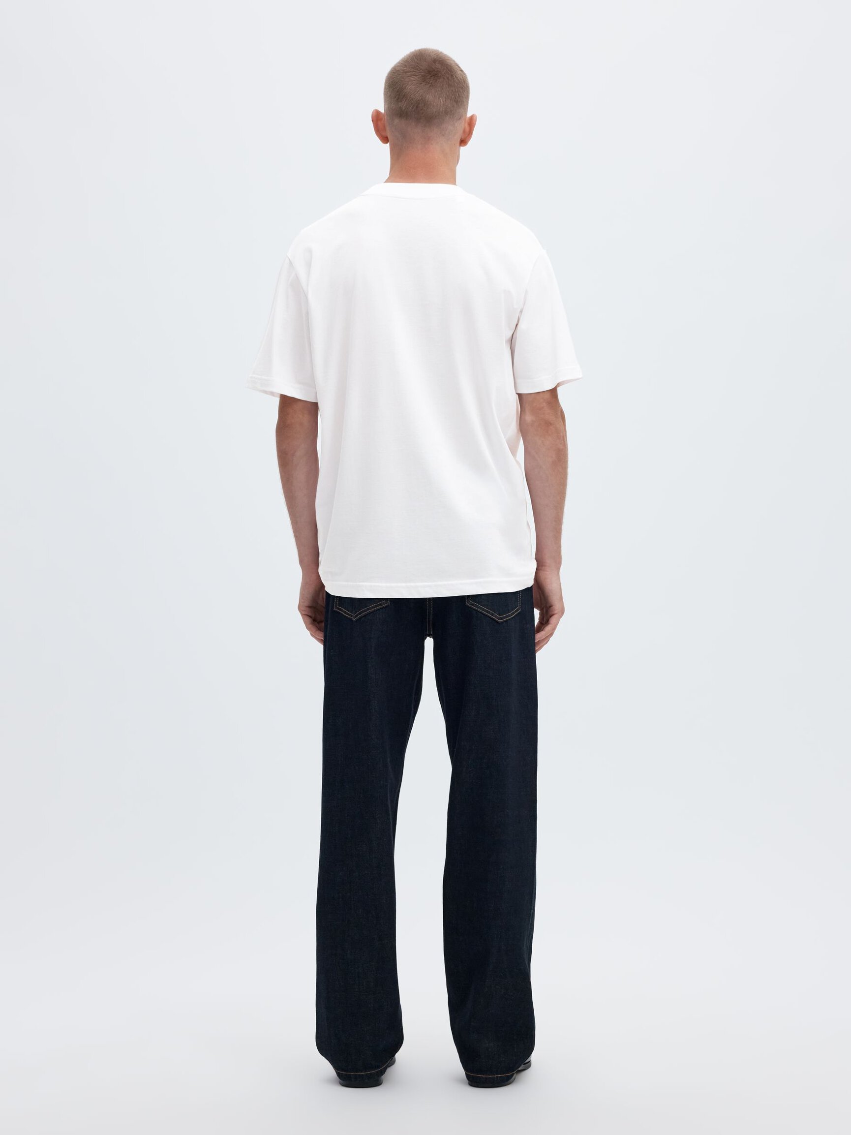 SHORT-SLEEVED RELAXED FIT T-SHIRT