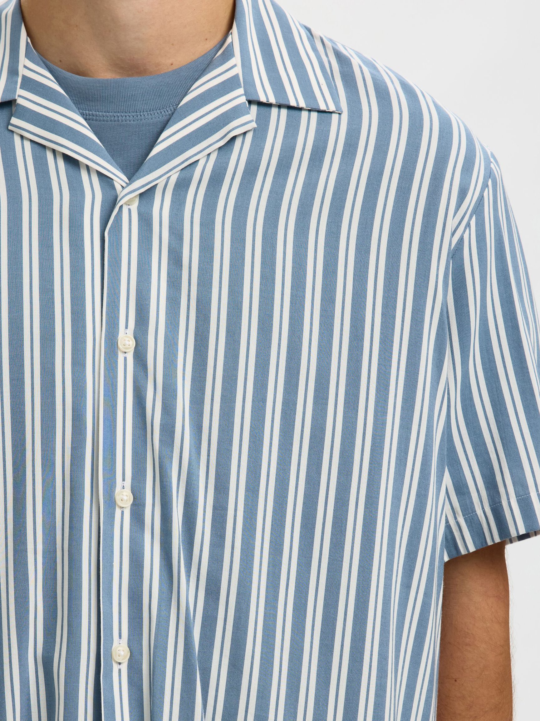 PRINTED SHORT SLEEVED SHIRT