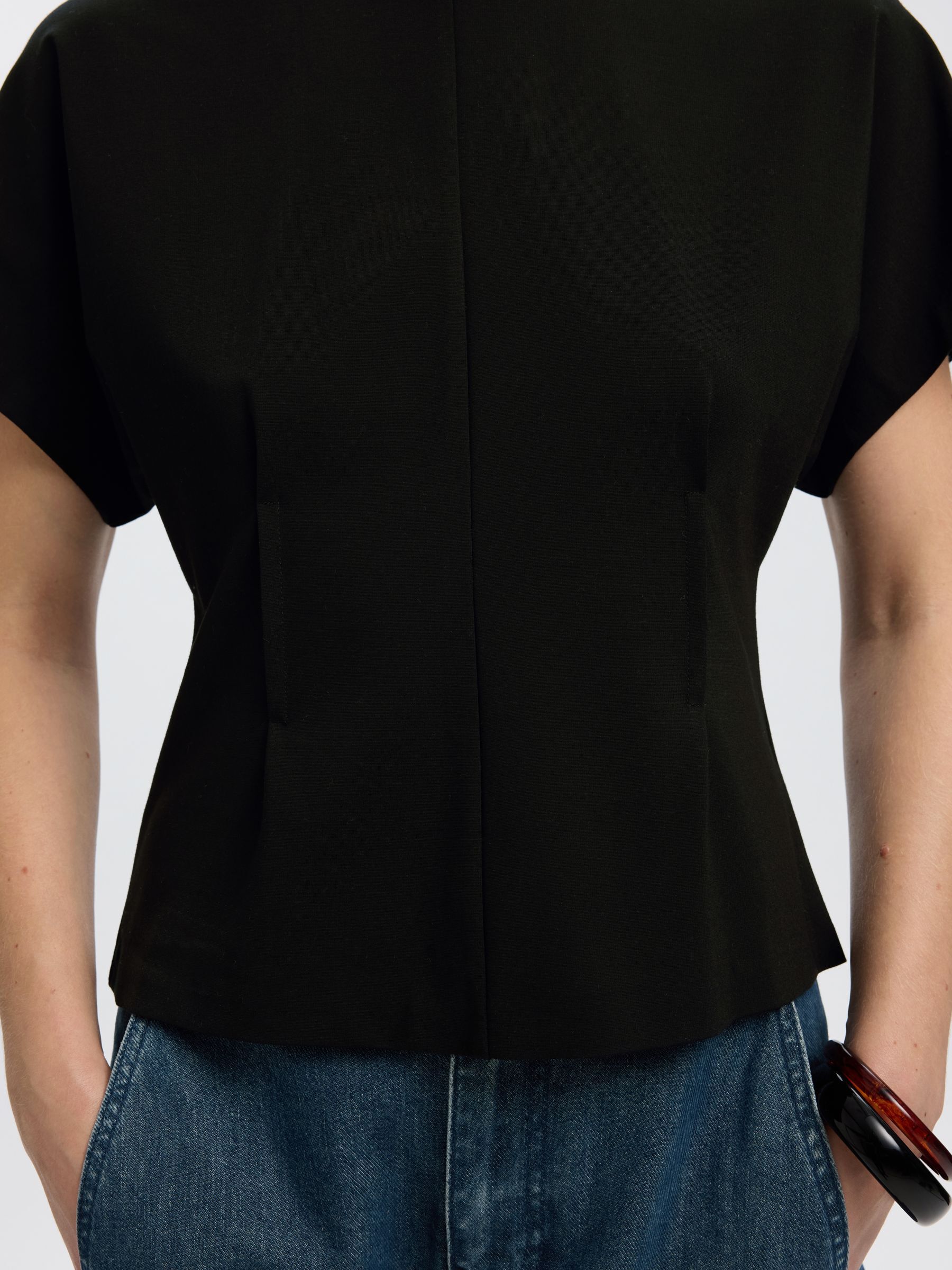 FITTED T-SHIRT