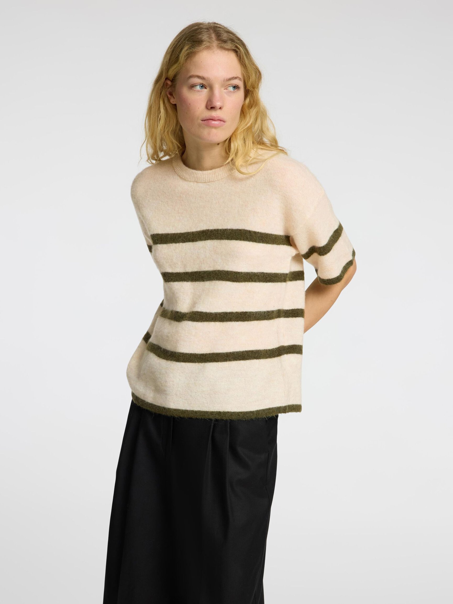 SHORT-SLEEVED WOOL BLEND TOP