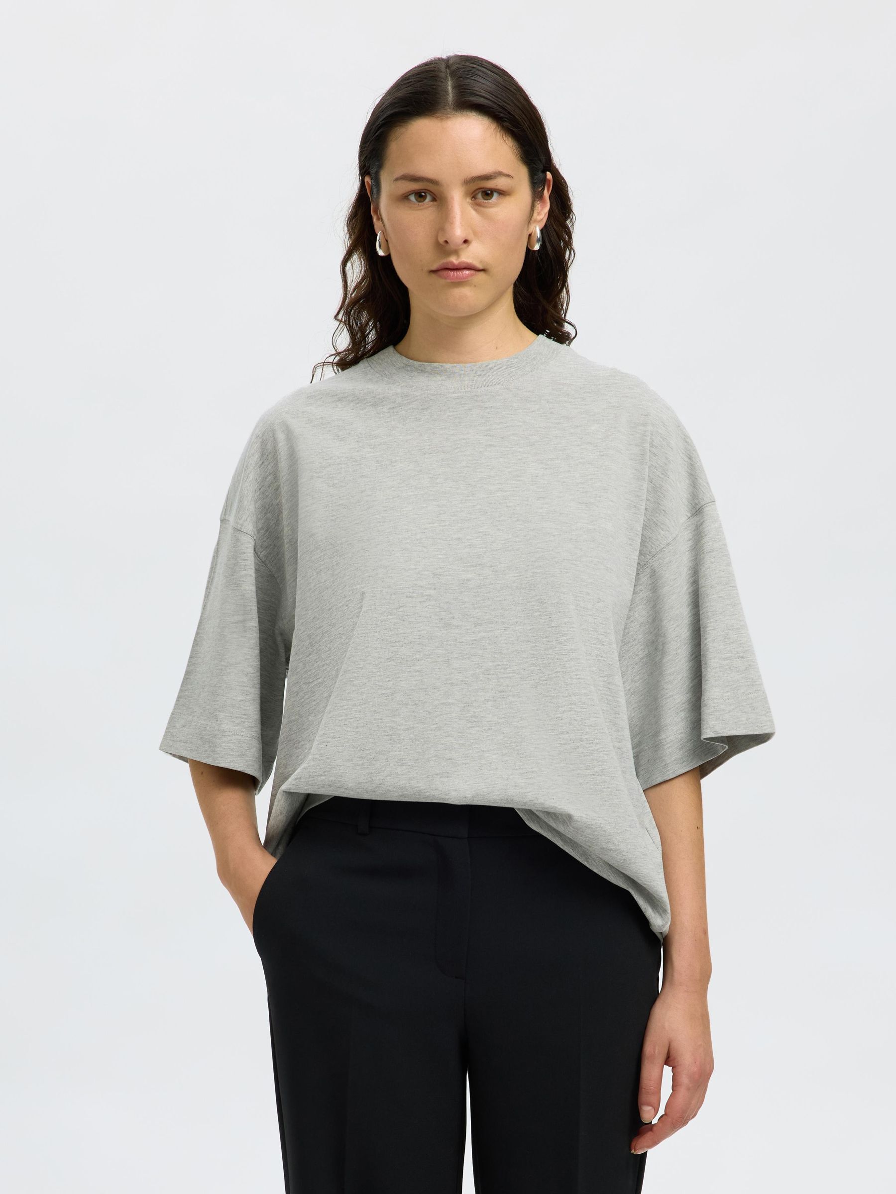 ESSENTIAL OVERSIZED T-SHIRT