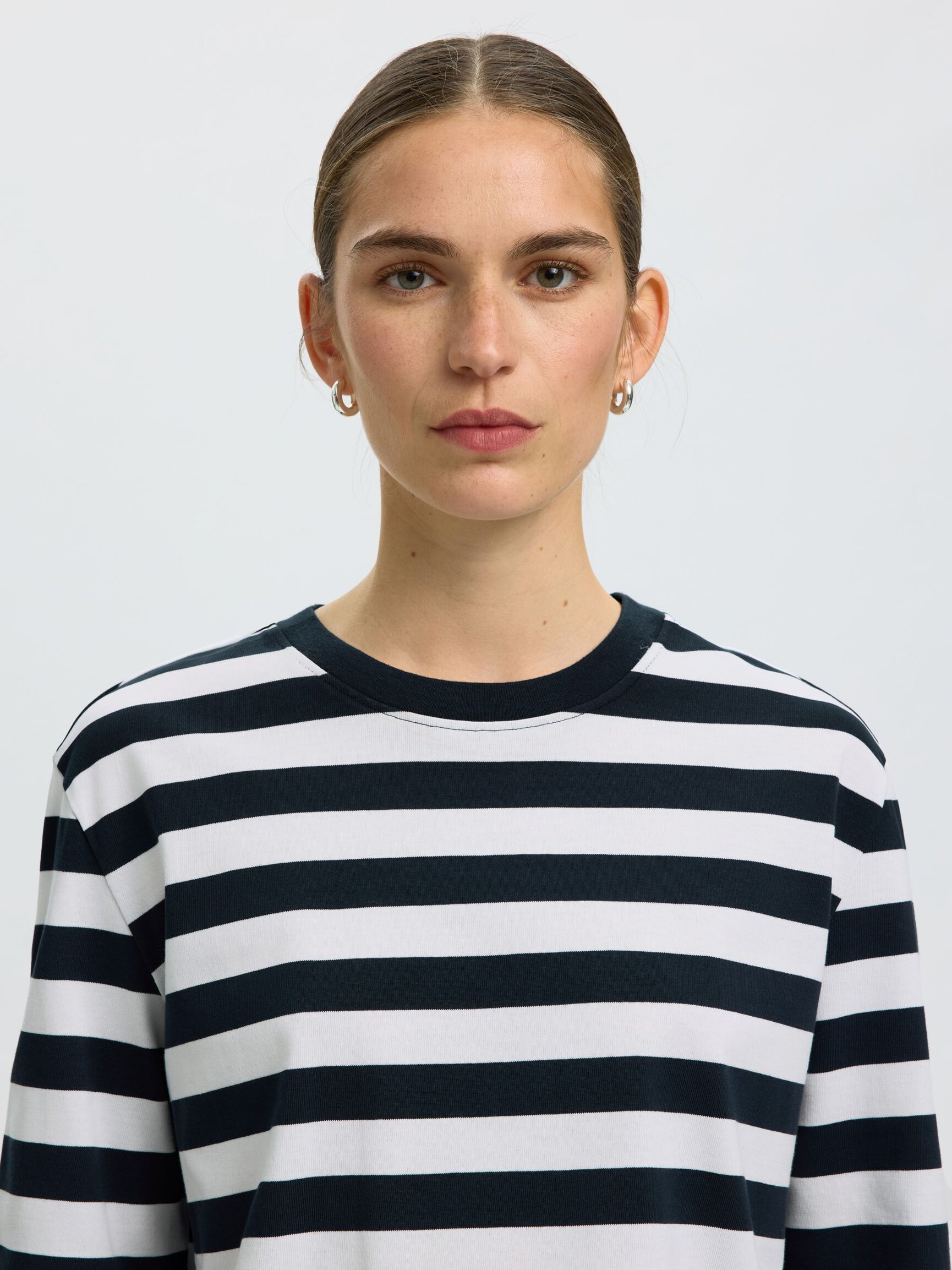 STRIPED LONG-SLEEVED T-SHIRT