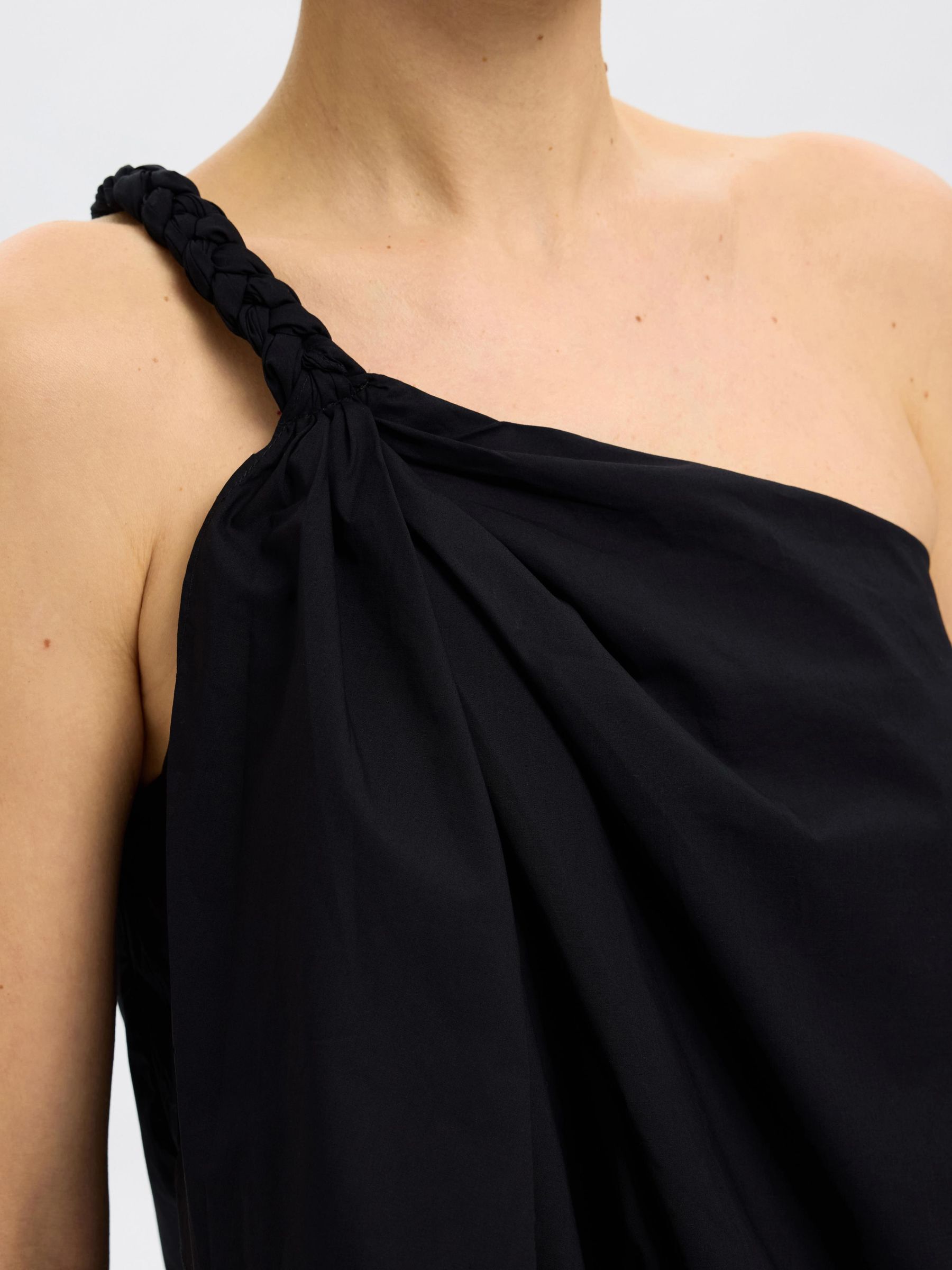 BRAIDED ONE-SHOULDER TOP