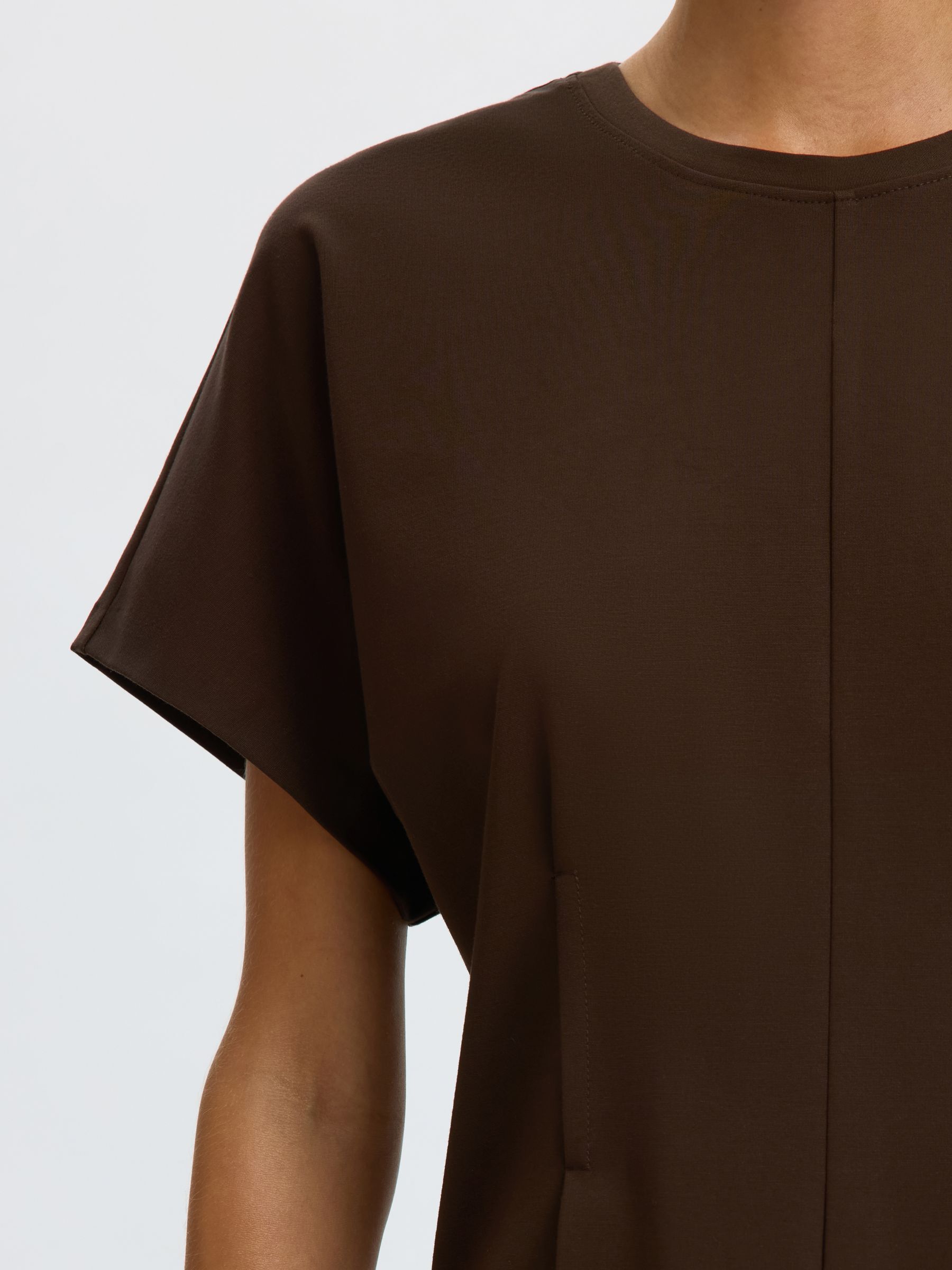 FITTED T-SHIRT