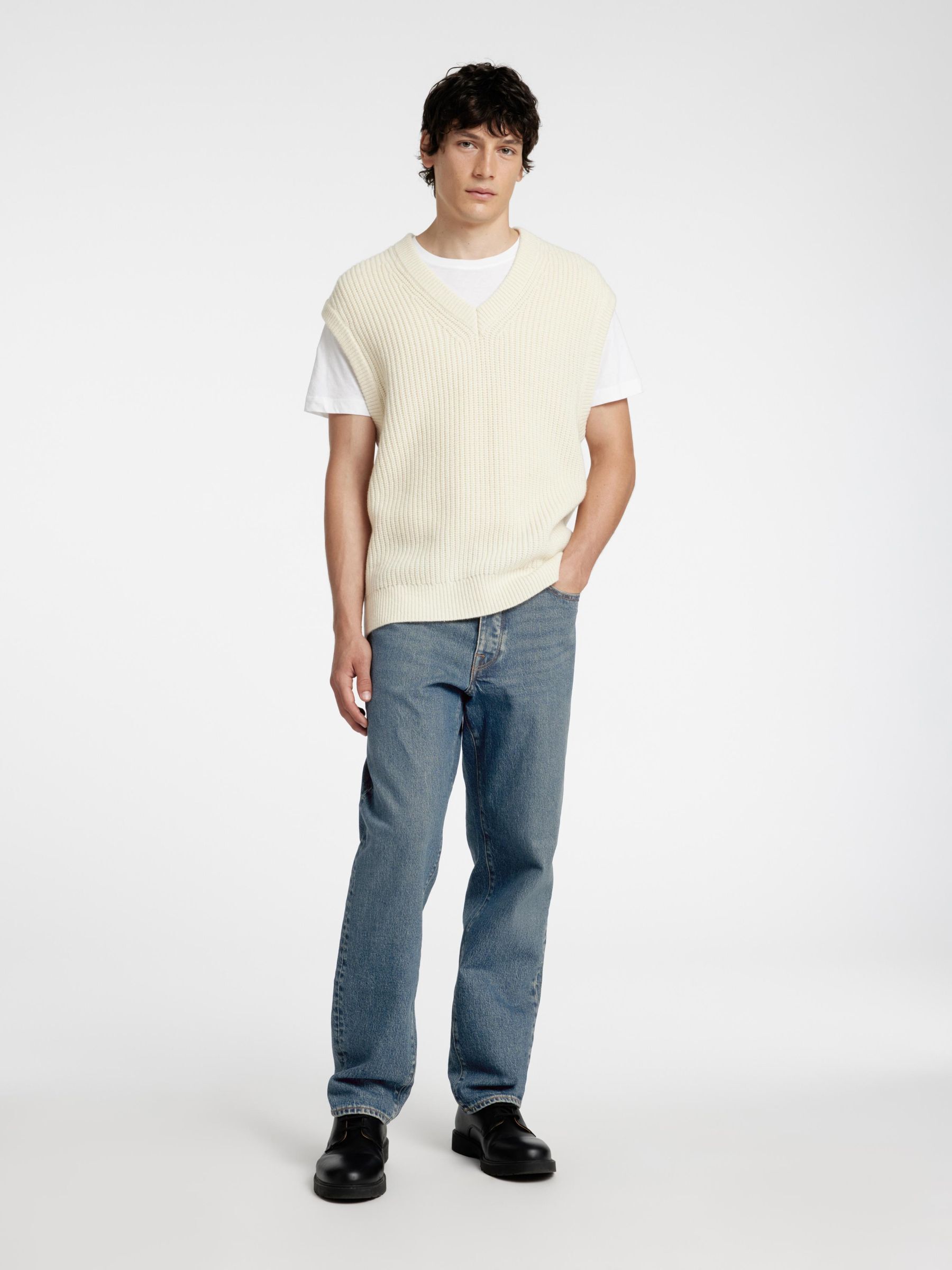 LIGHT WASH REGULAR TAPERED-FIT JEANS