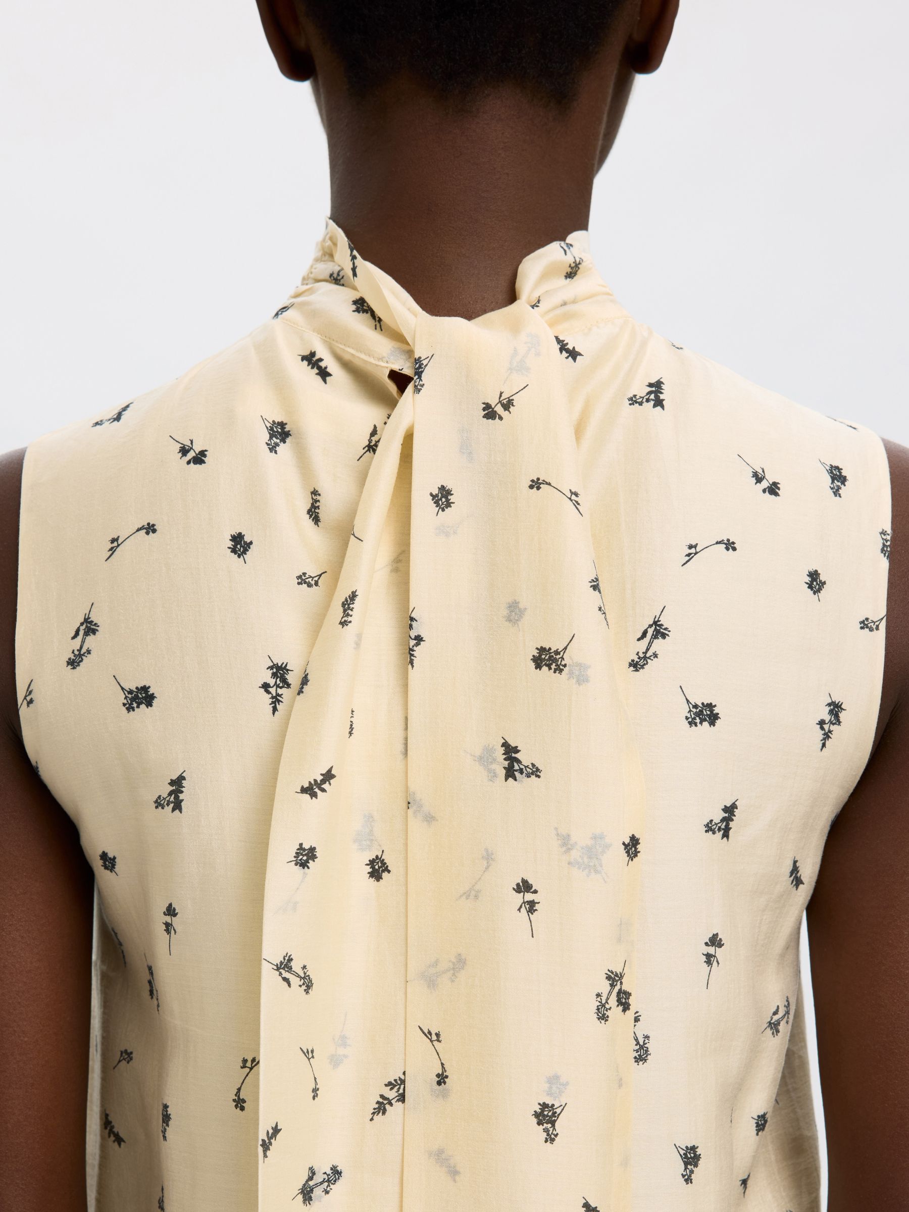 PRINTED SLEEVELESS TOP