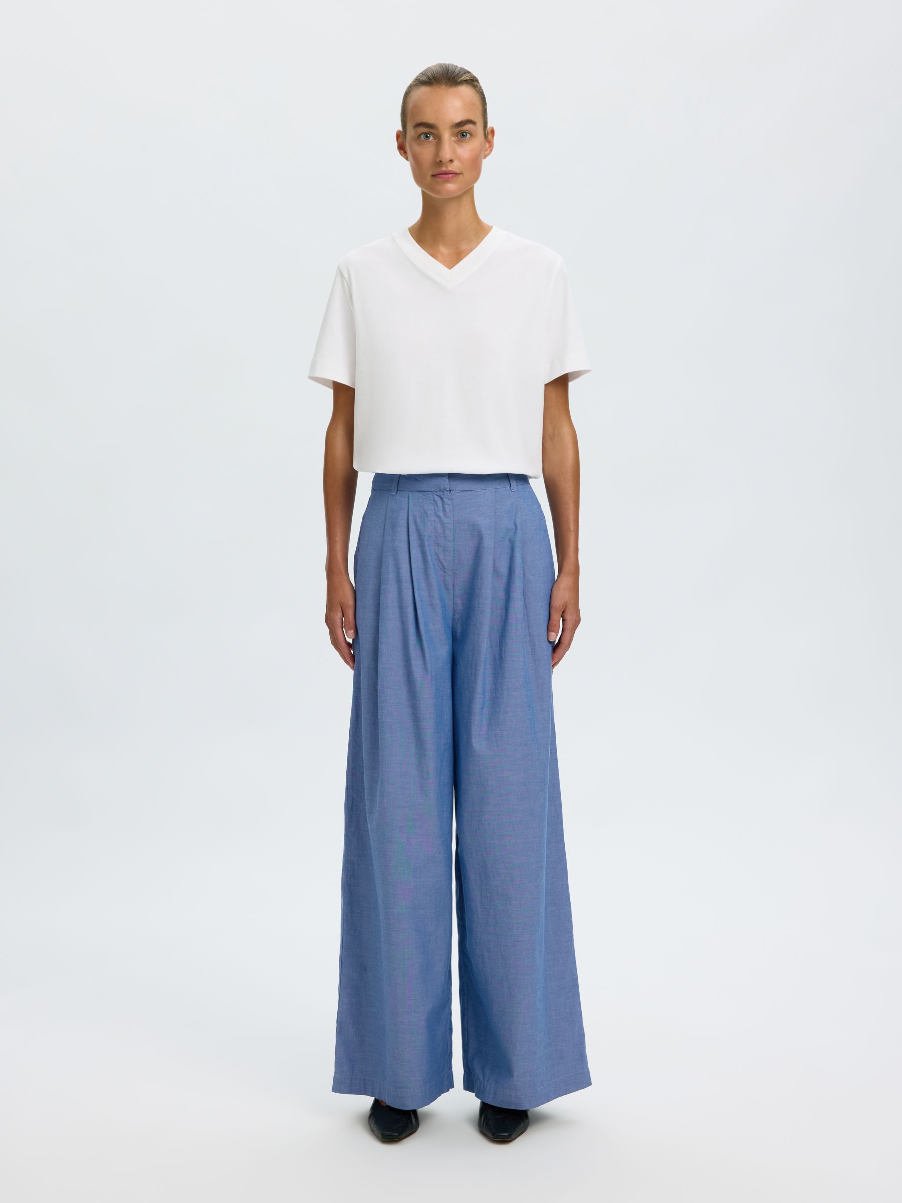 PLEATED WIDE-LEG TROUSERS