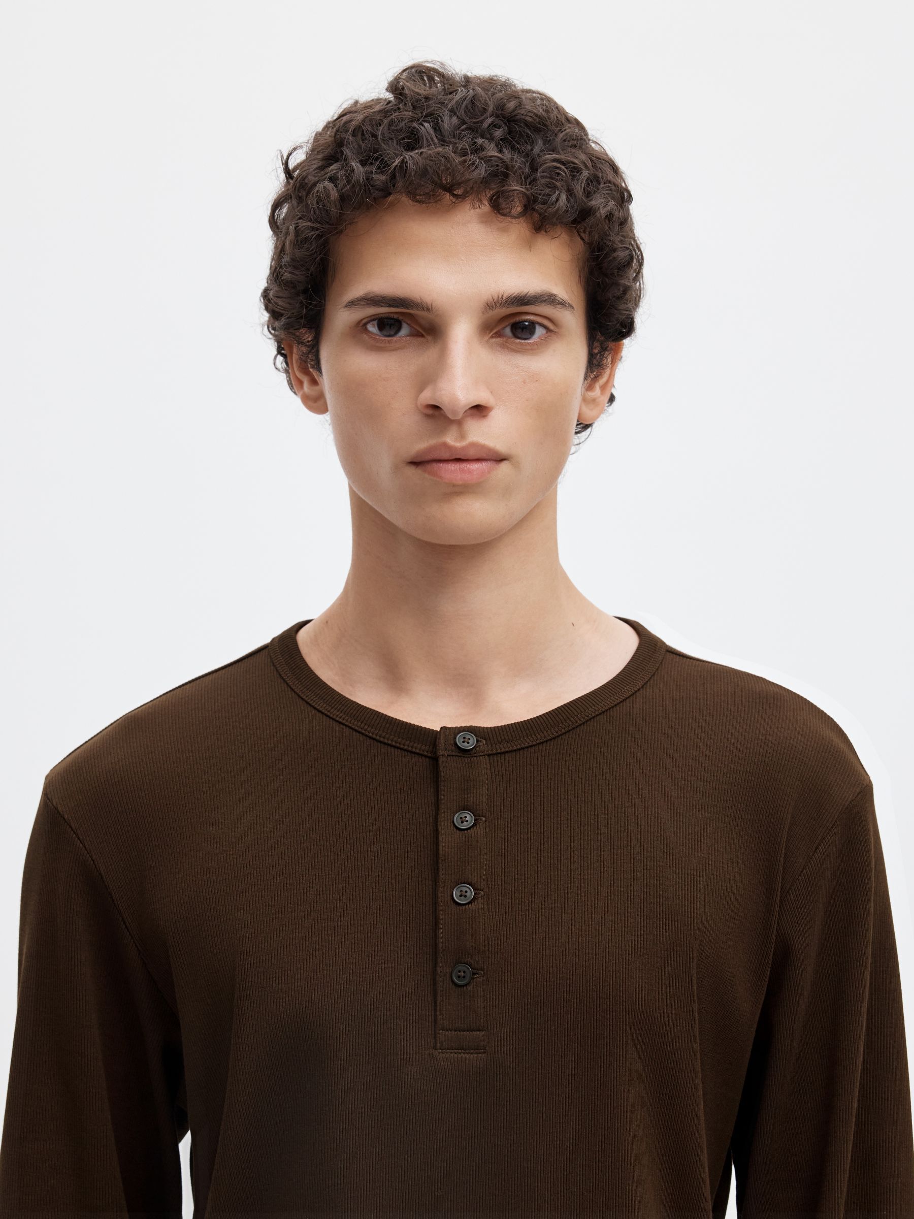 RIBBED BUTTON LONG-SLEEVED T-SHIRT