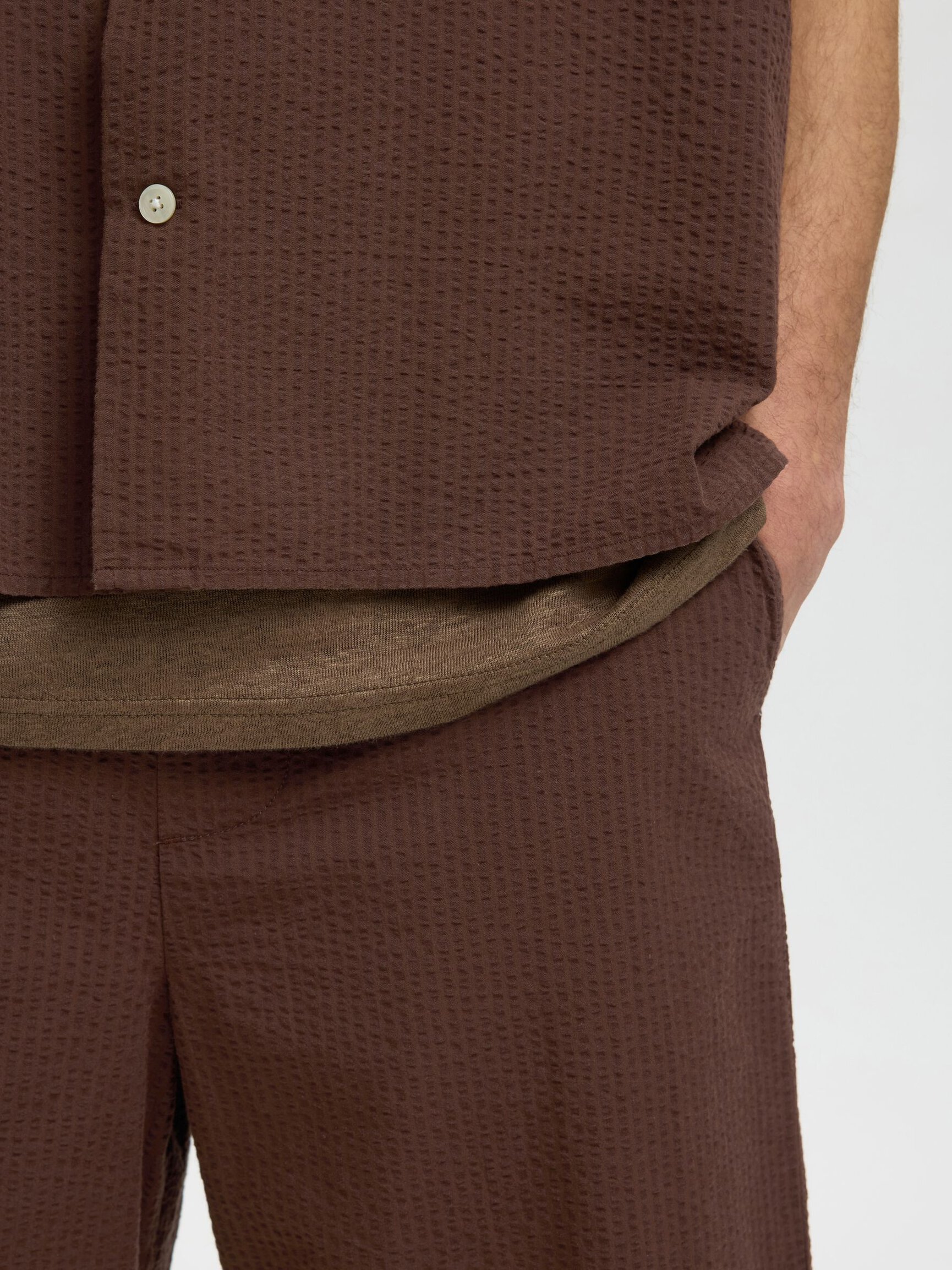 REGULAR FIT SEERSUCKER SHORTS