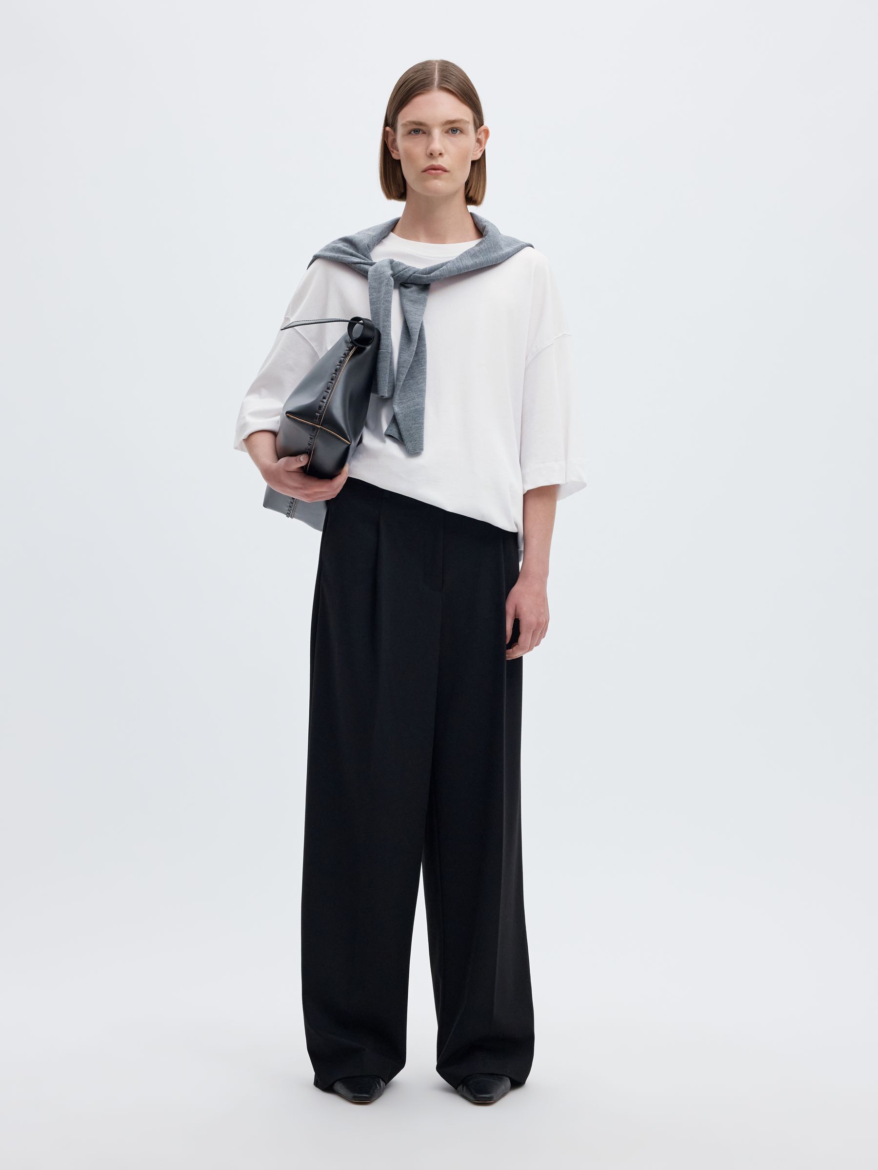 ESSENTIAL OVERSIZED T-SHIRT